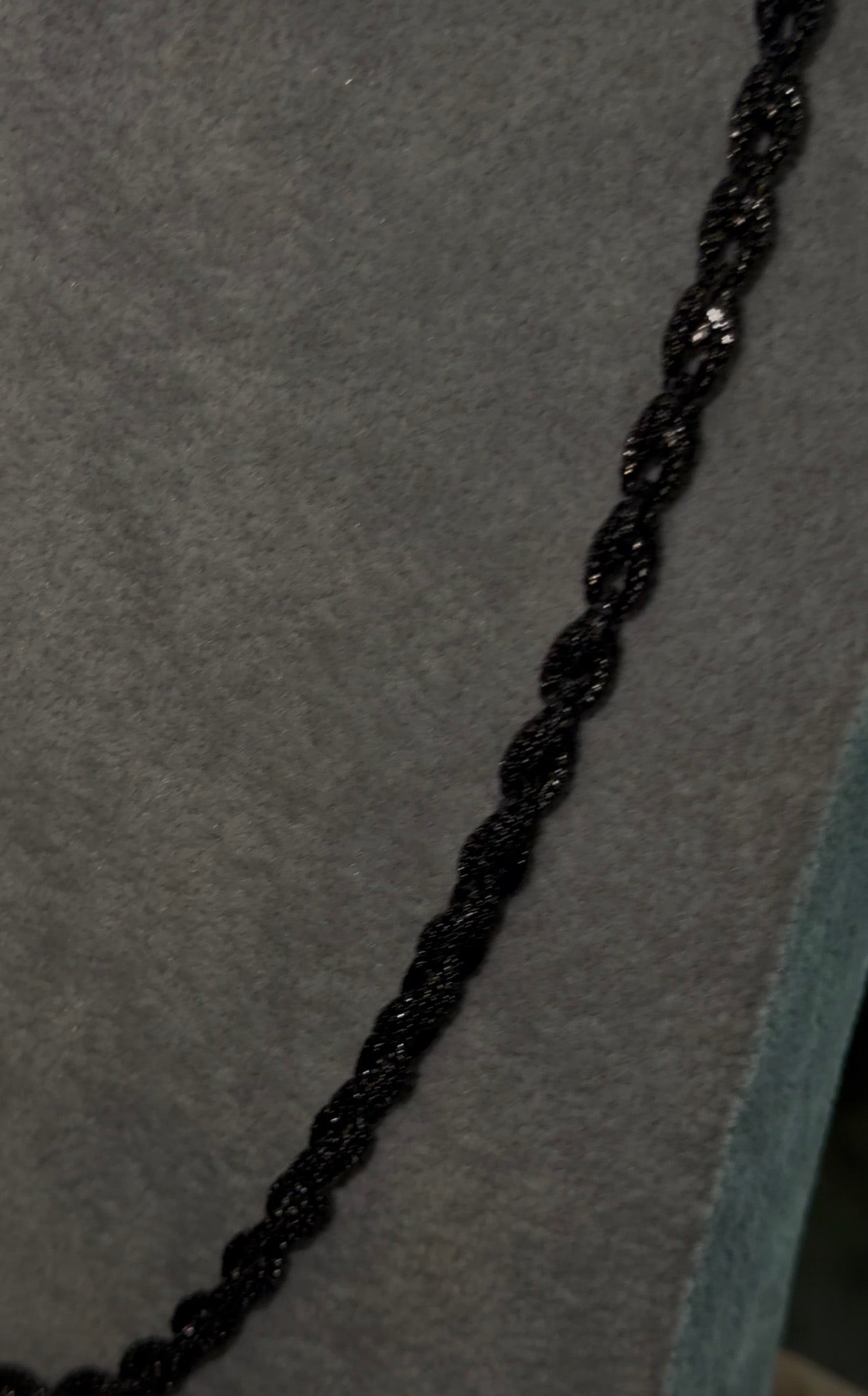 Collar torzal black laminado en oro de 18 k (22 micras)