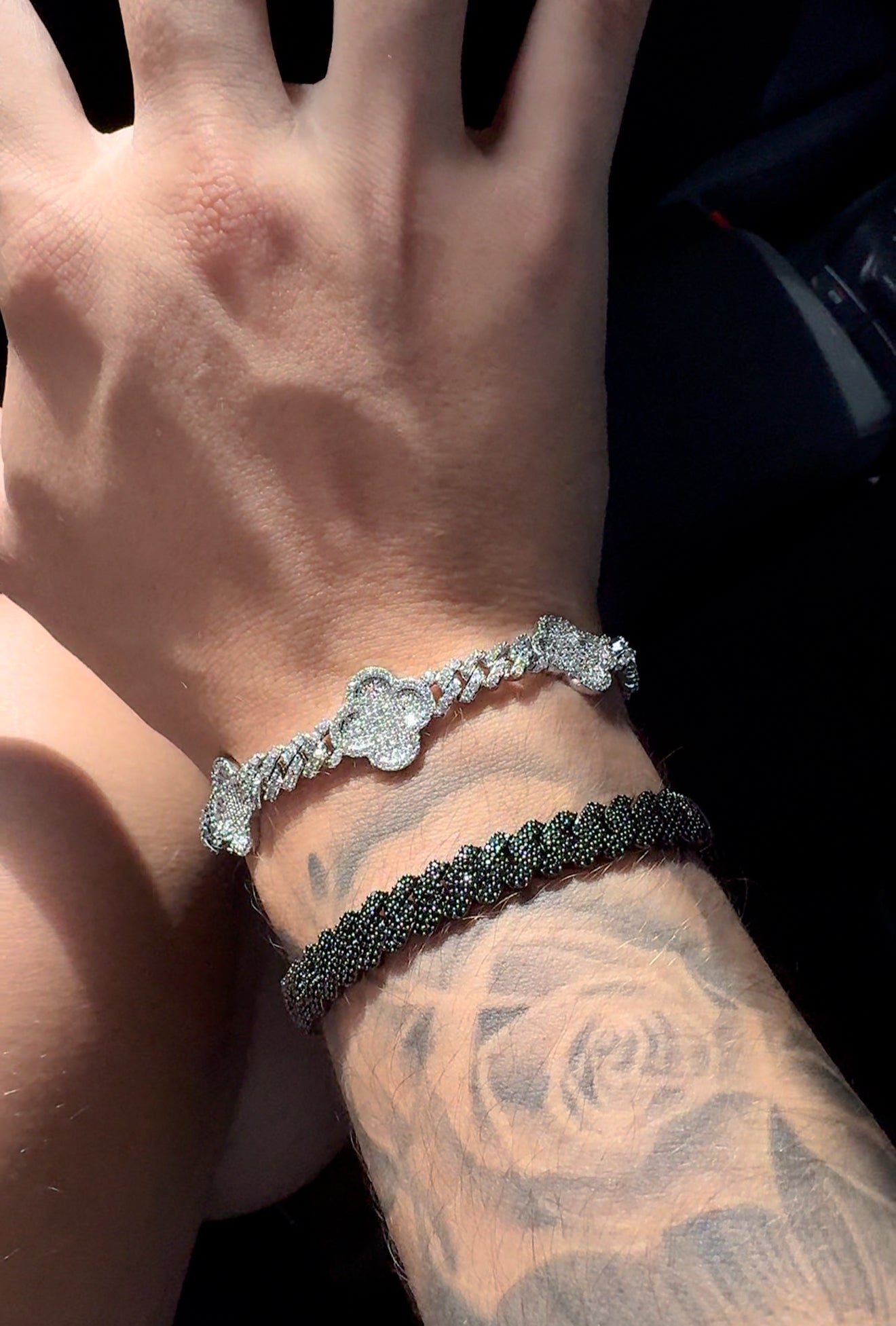 Combo brazalete VC CUBAN LINK WHITEGOLD y brazalete black prong link 8 mm