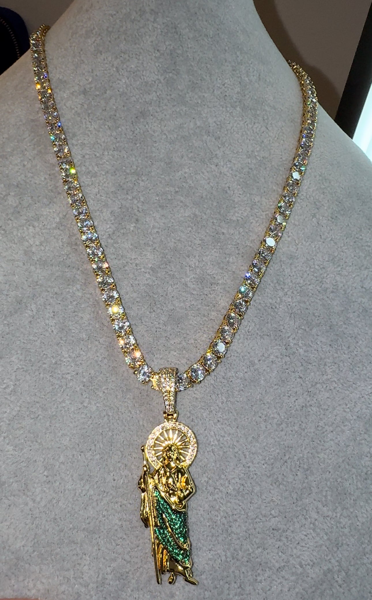Cadena tennis 5 mm con dije de San Judas gold 18 k plated (torzal de regalo por buen fin)