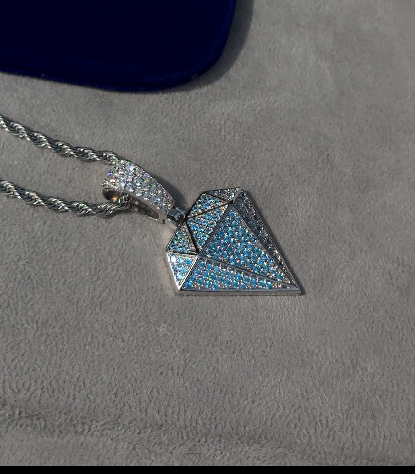 Dije de diamante con torzal de 3 mm