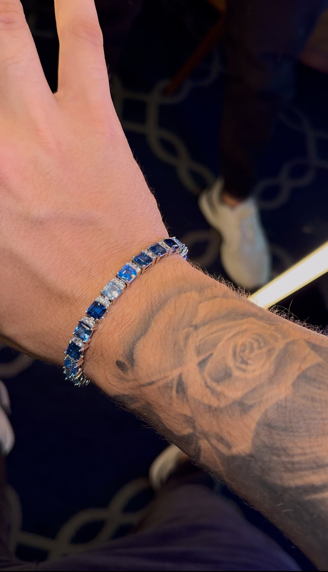 Brazalete tennis rectangular Blue broche de caja whitegold plated.