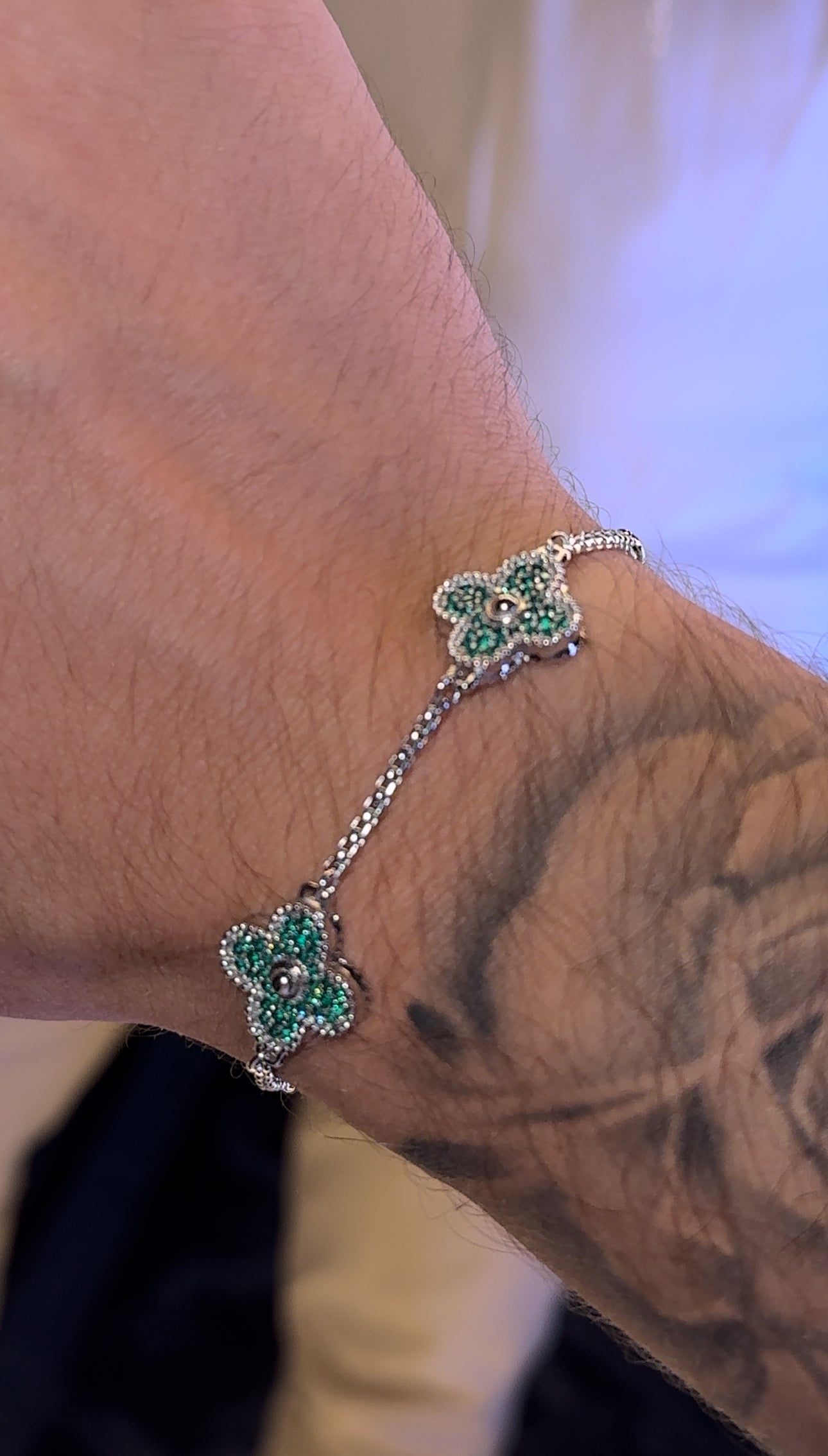 Brazalete VC white and green full iced