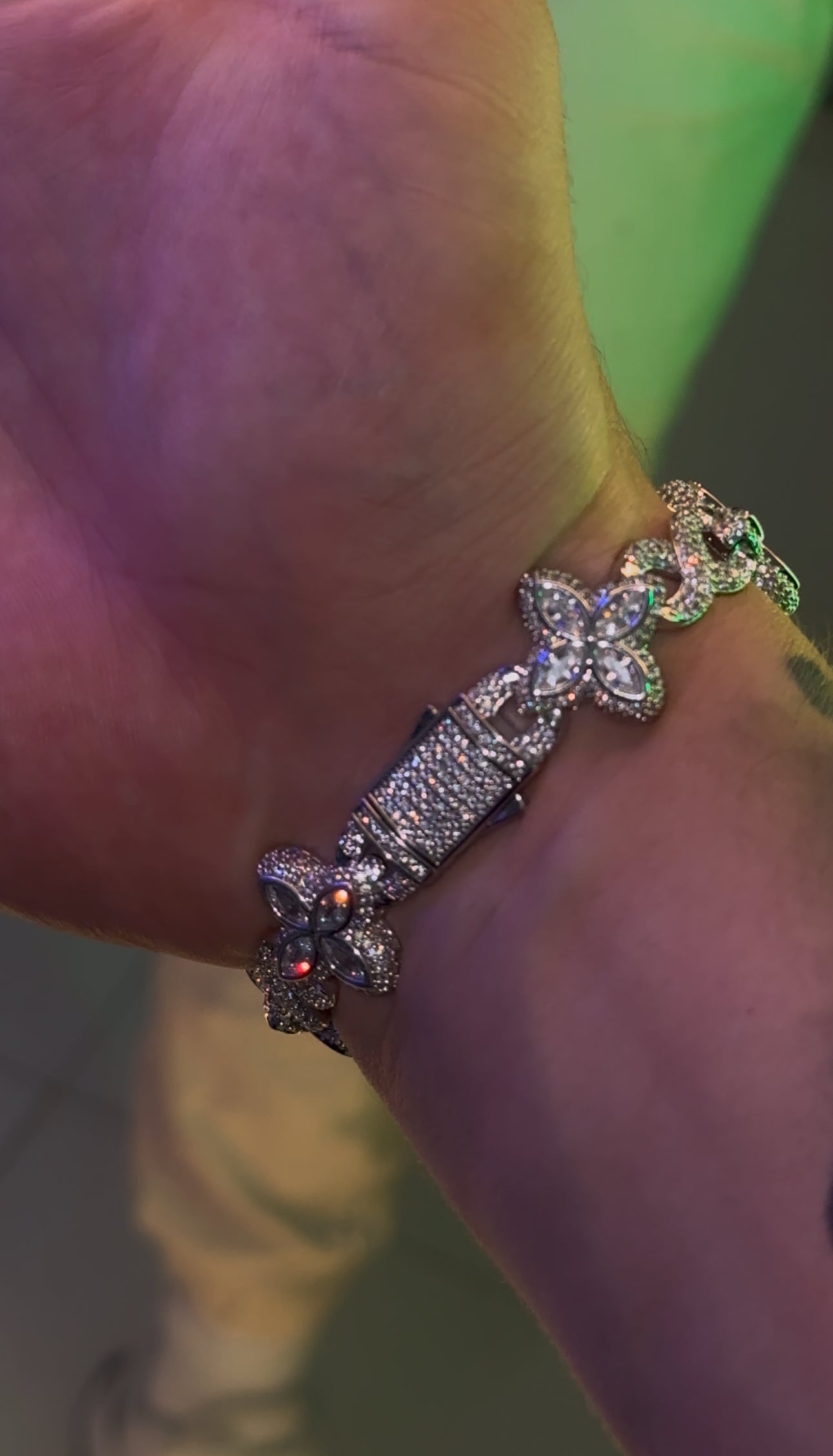 Brazalete infinite flower whitegold full iced