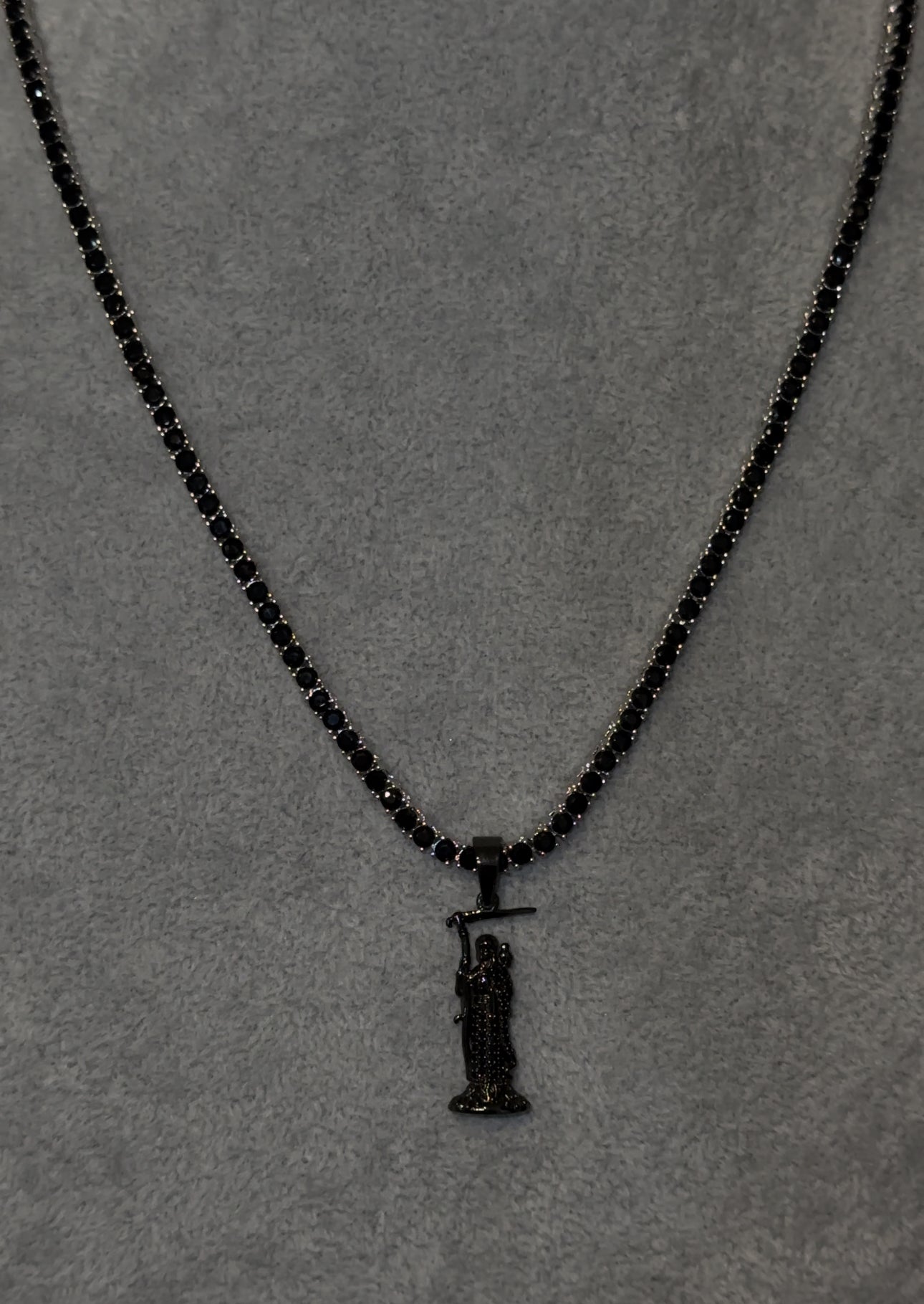 Black tennis chain con dije de la santa mini (50 cm)