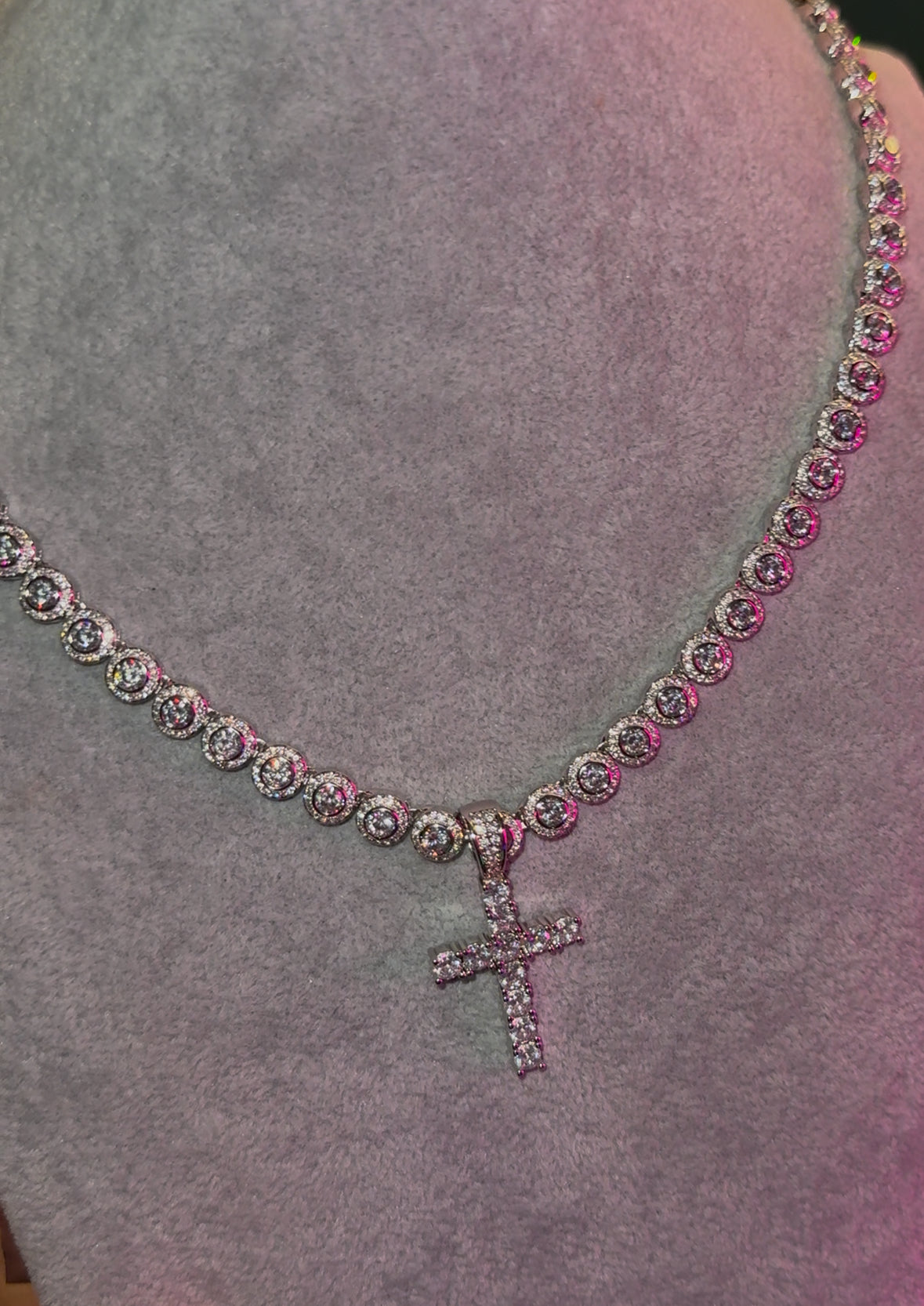 Cadena circle tennis con dije de cruz 18k 22 micras