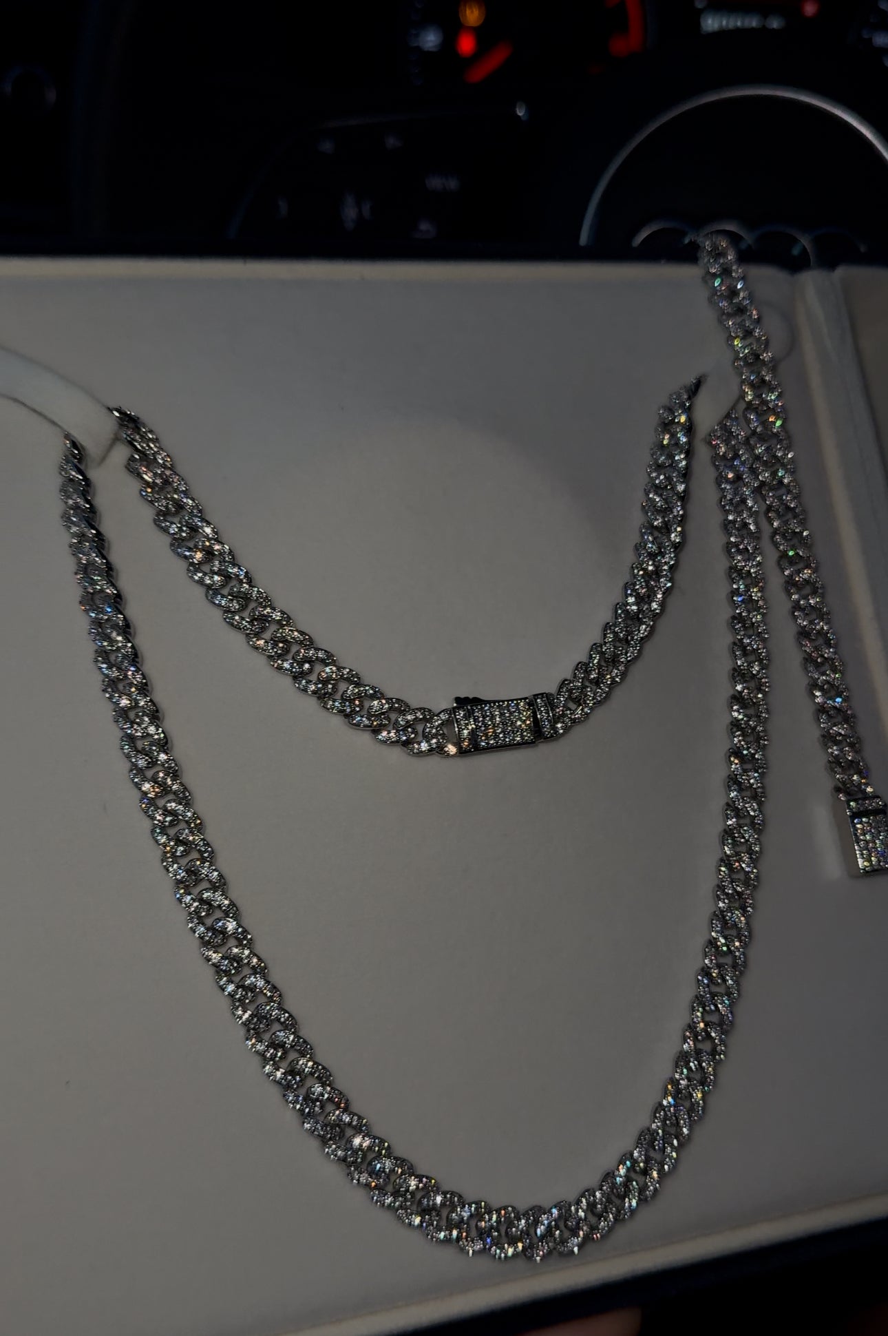Cadena y brazalete cuban link 7mm white gold con incrustaciones full iced (promo por tiempo limitado)