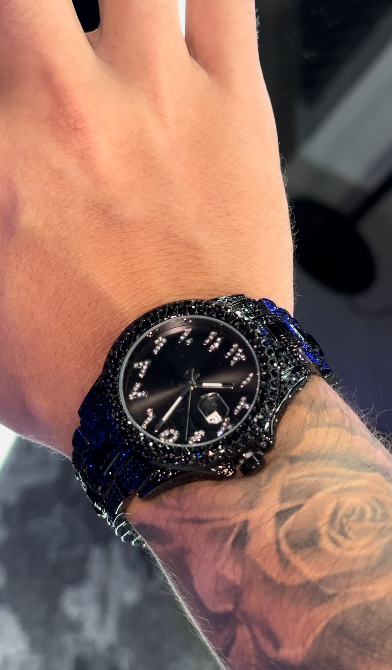 Reloj full ice circonita cubica (CZ) (black saphire) laminado en oro blanco 18k números arábigos