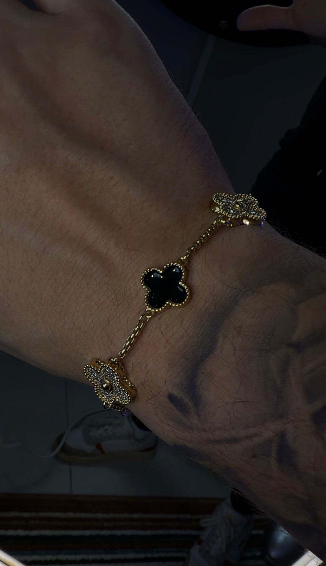 Brazalete VC. black golden and negro full icedd