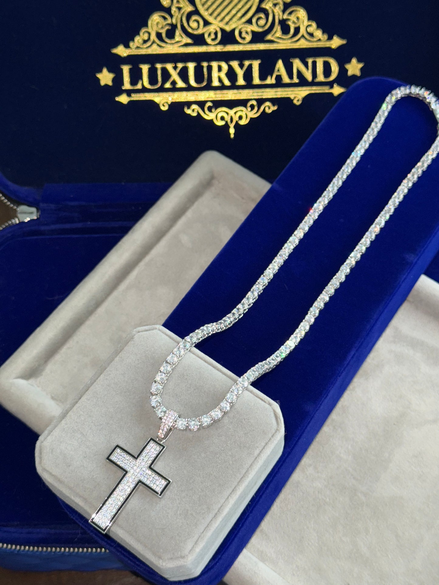 Cadena tennis 5 mm whitegold plated 22 micras con dije de cruz rectangular corners