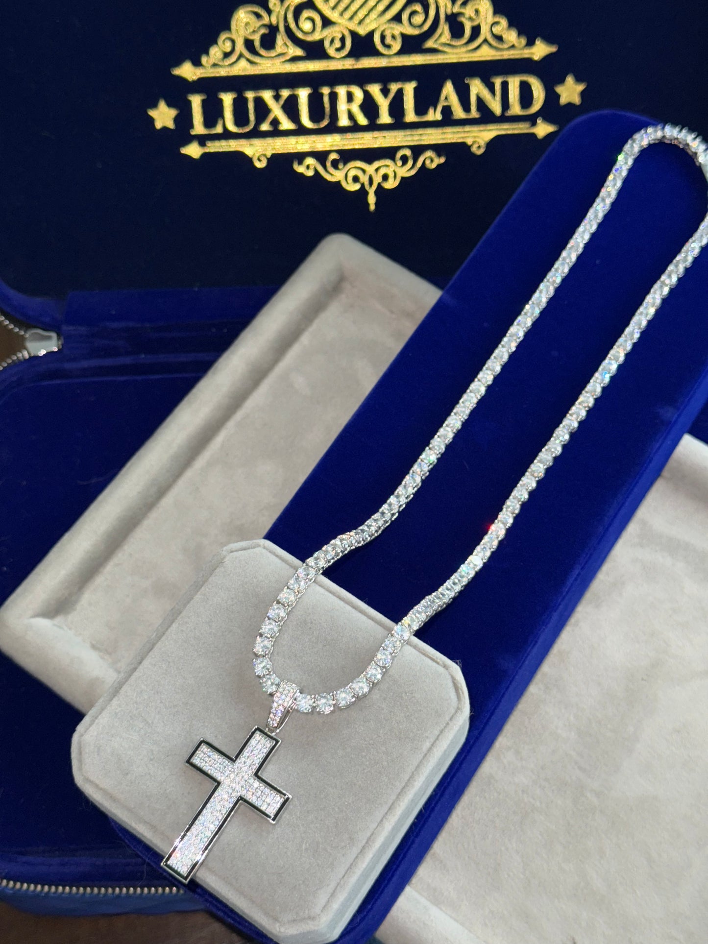 Cadena tennis 5 mm whitegold plated 22 micras con dije de cruz rectangular corners