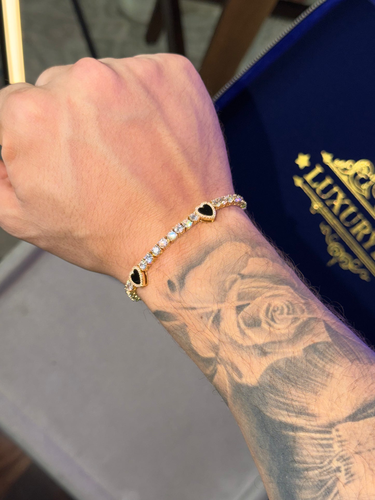 Brazalete tennis 4 mm Hearts black and Golden