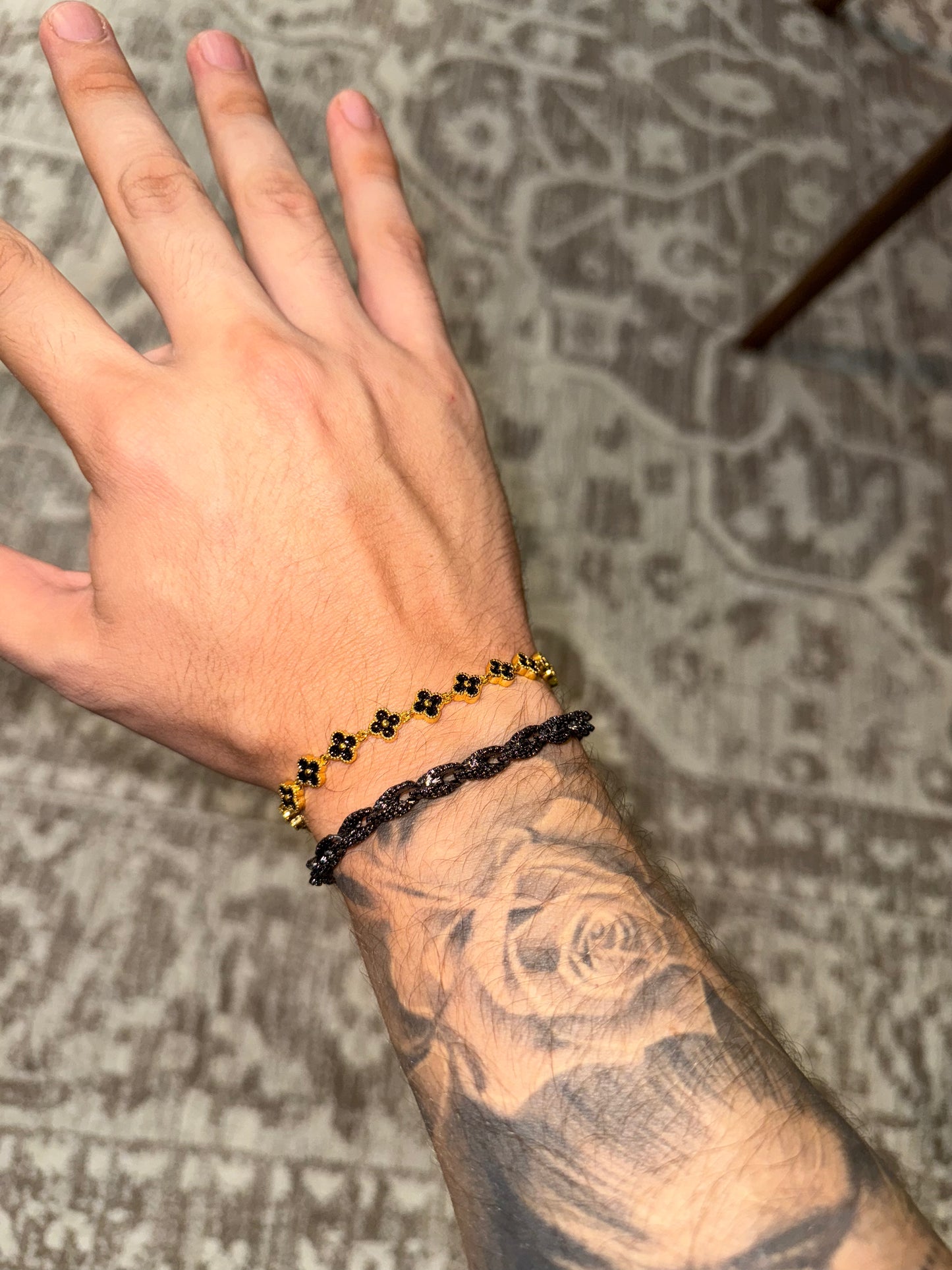 Combo dúo en promo con brazalete torzal black 6 mm fully iced out y Brazalrte VC gold and black mini