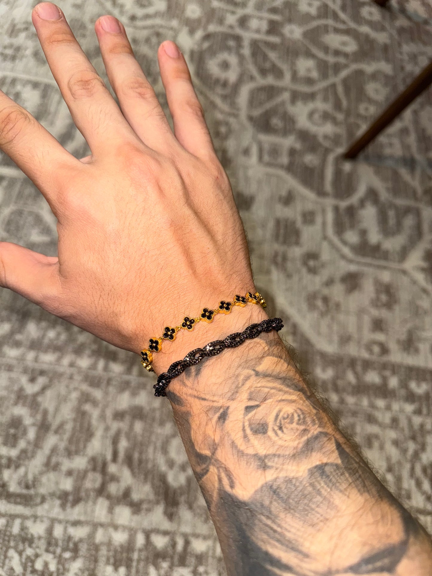 Combo dúo en promo con brazalete torzal black 6 mm fully iced out y Brazalrte VC gold and black mini