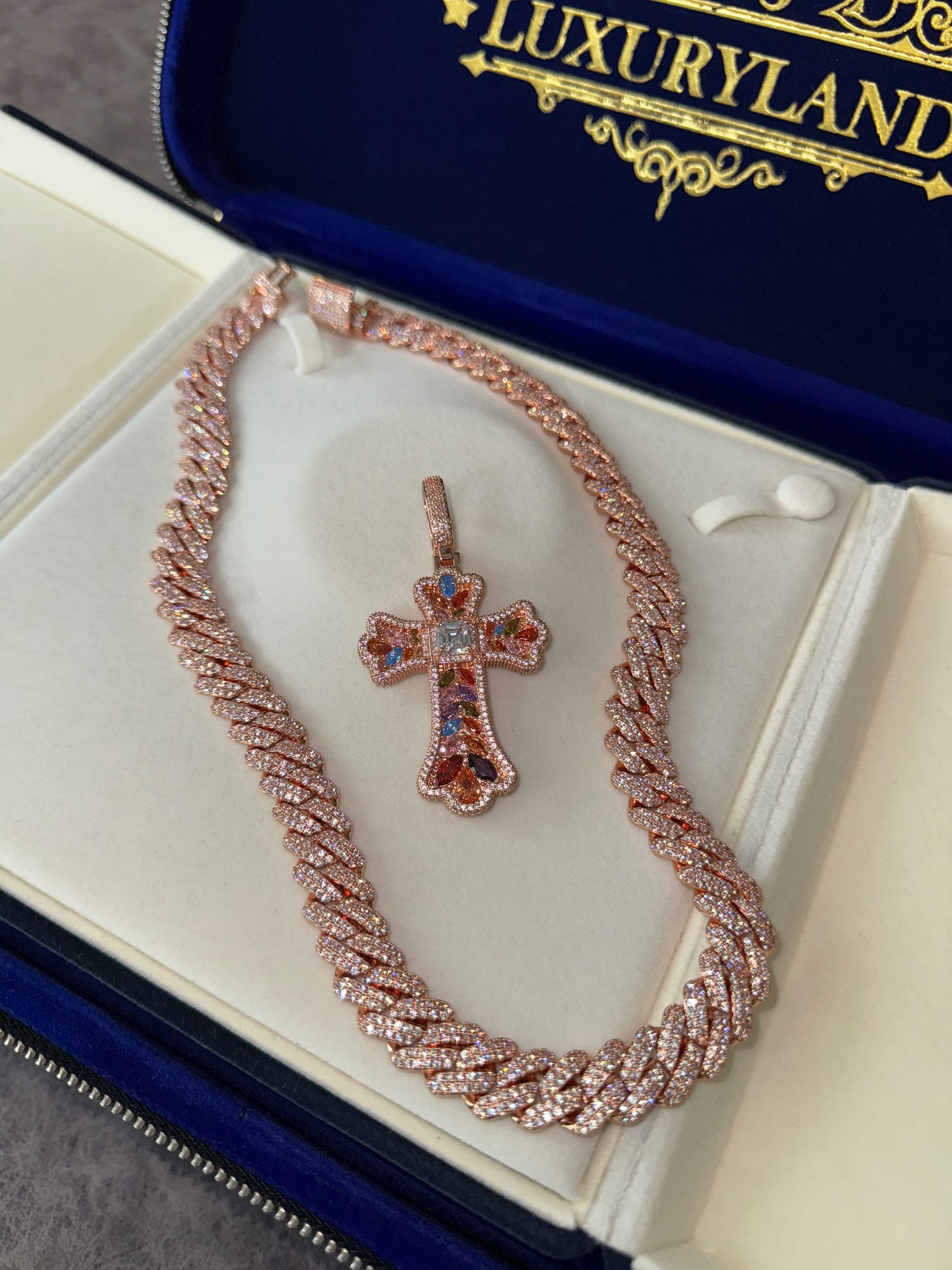 Dije de cruz rose gold full gems con cadena cuban link rose gold 13mm