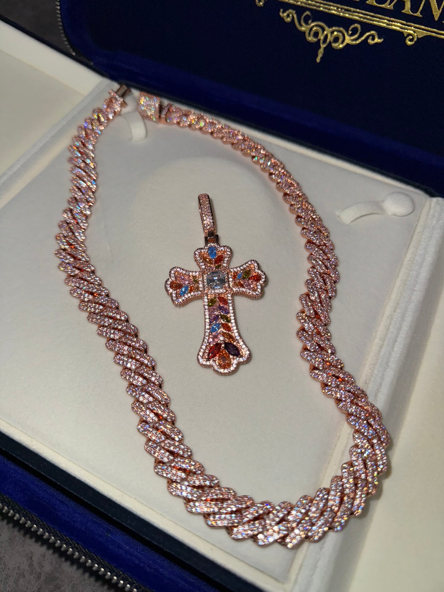 Dije de cruz rose gold full gems con cadena cuban link rose gold 13mm