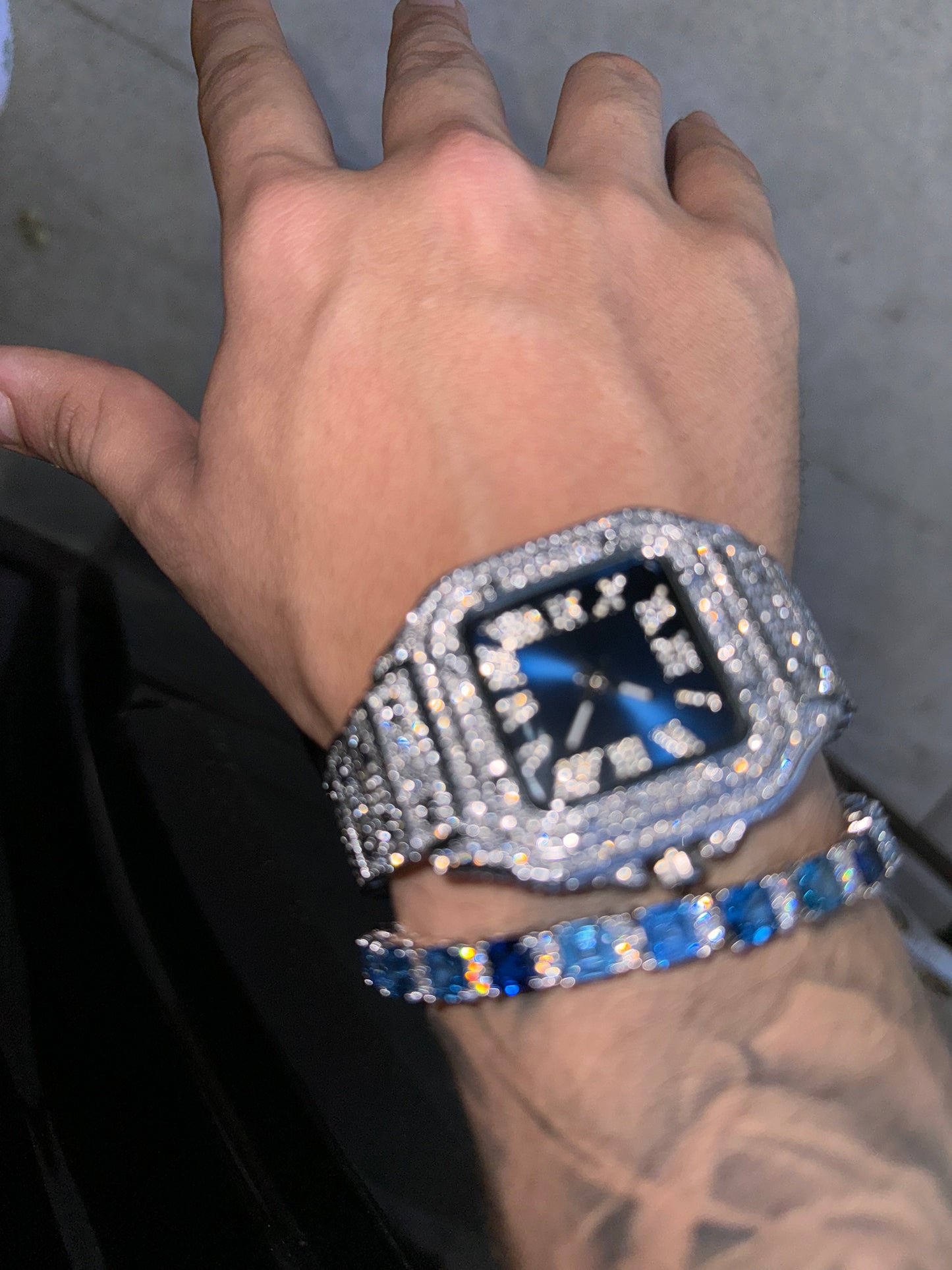 Combo brazalete tennis blue and white con reloj CRTR type full iced whitegold plated 18k