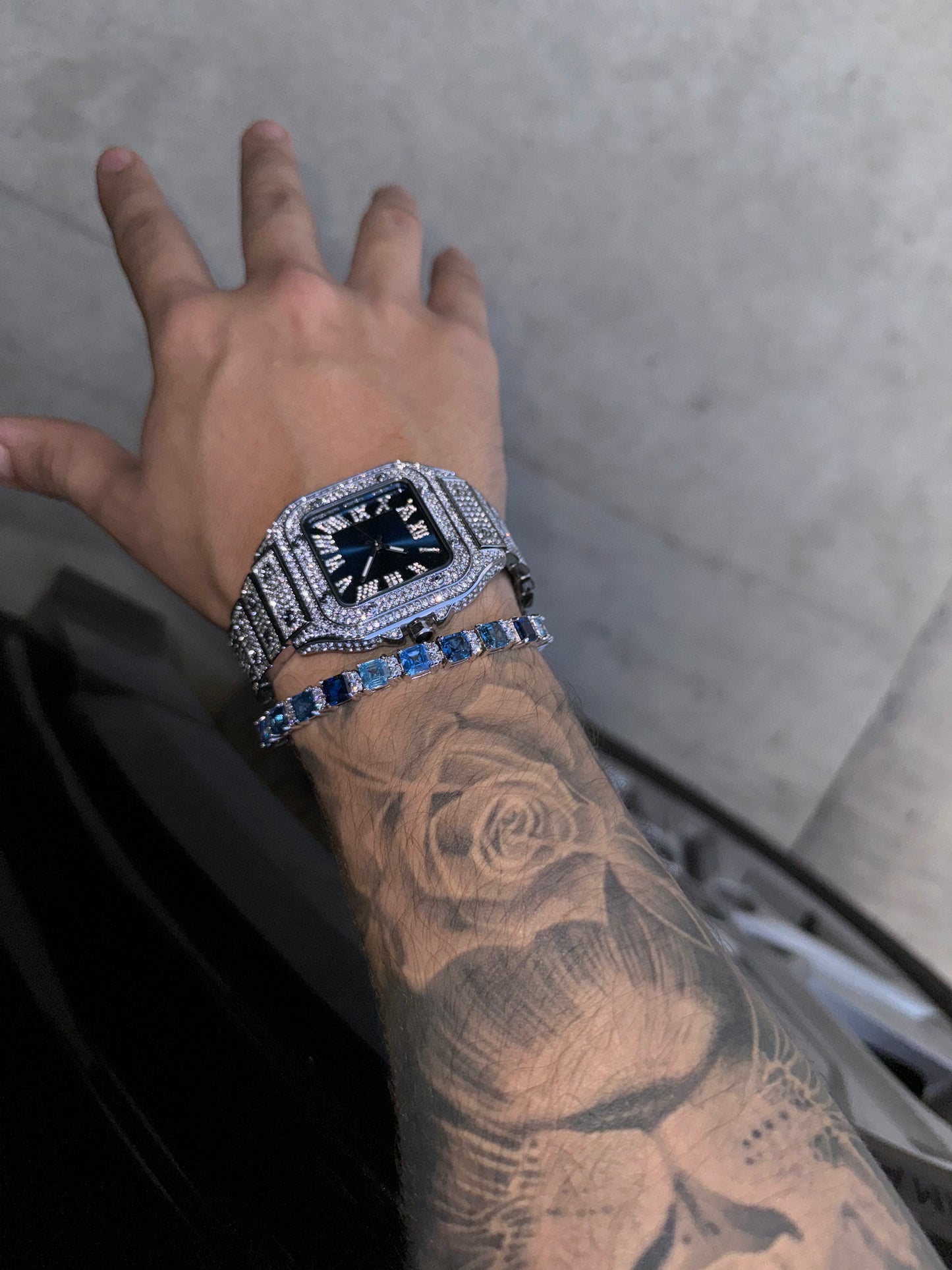 Combo brazalete tennis blue and white con reloj CRTR type full iced whitegold plated 18k