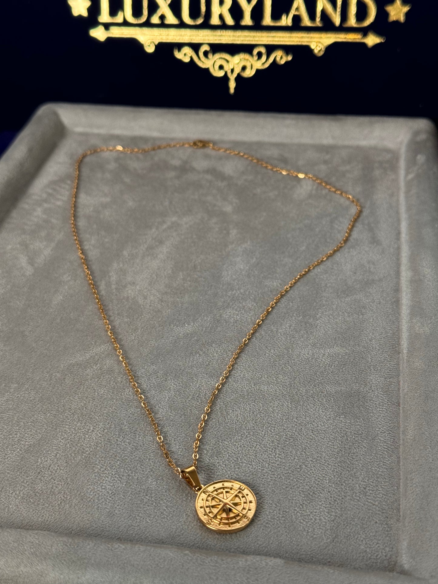 Cadena plane golden brujula pendant oro laminado 18 k (22 micras)
