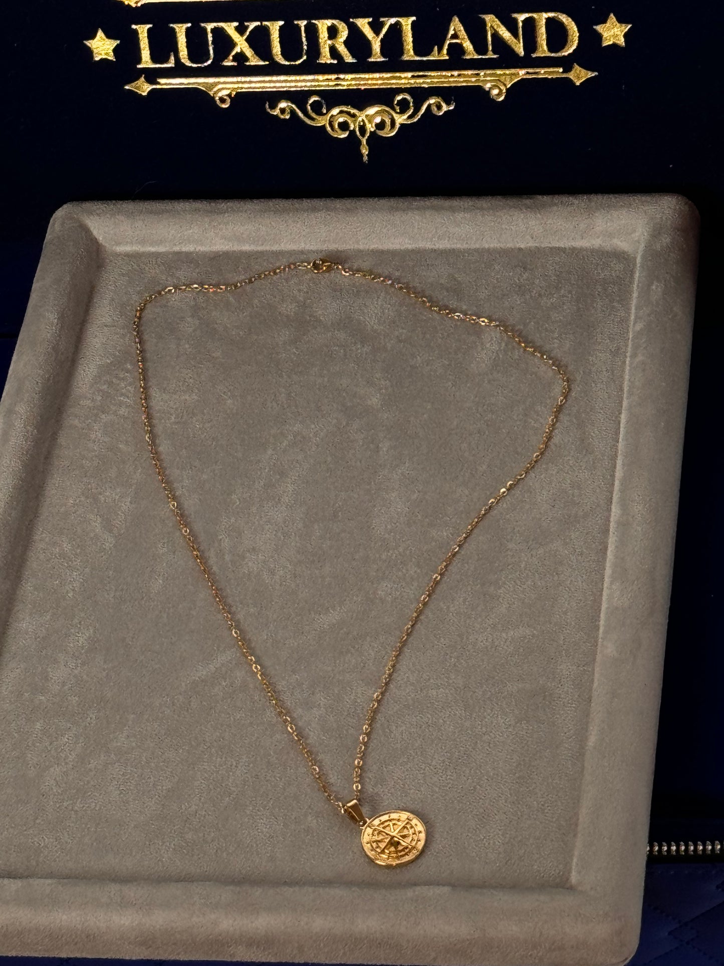 Cadena plane golden brujula pendant oro laminado 18 k (22 micras)