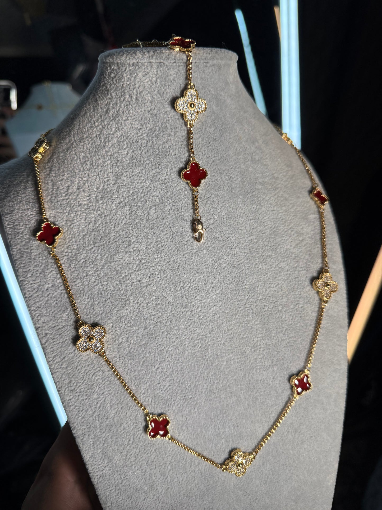 Conjunto VC. bi-red and golden