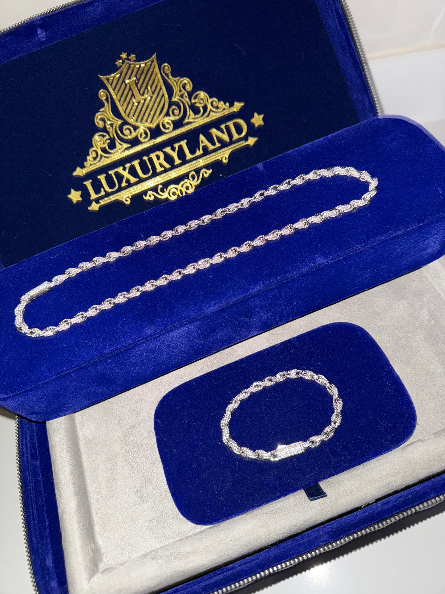 Conjunto white torzal 6 mm full iced 18k plated