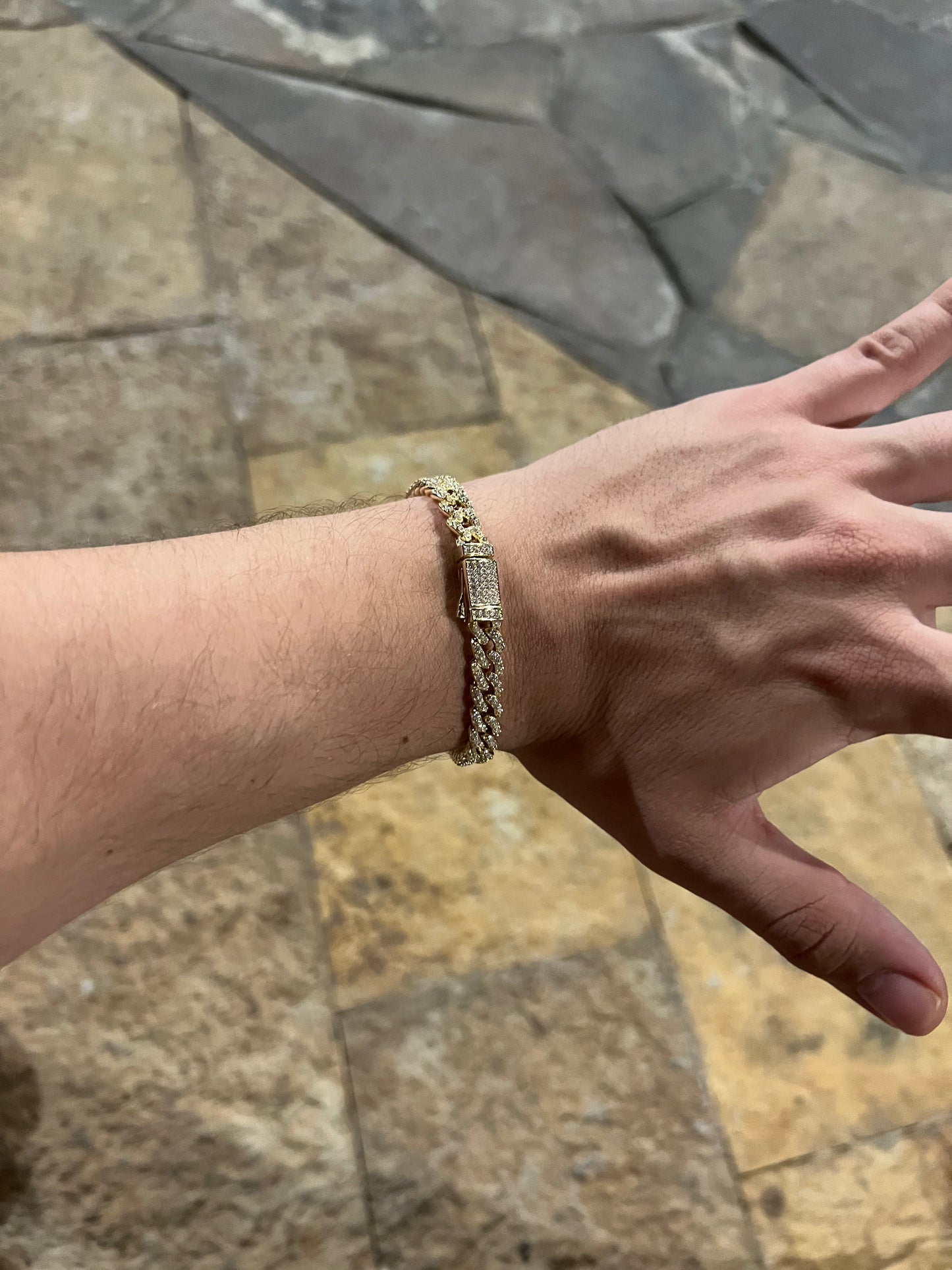 Brazalete 7 mm laminado en 18 k oro 22 micras