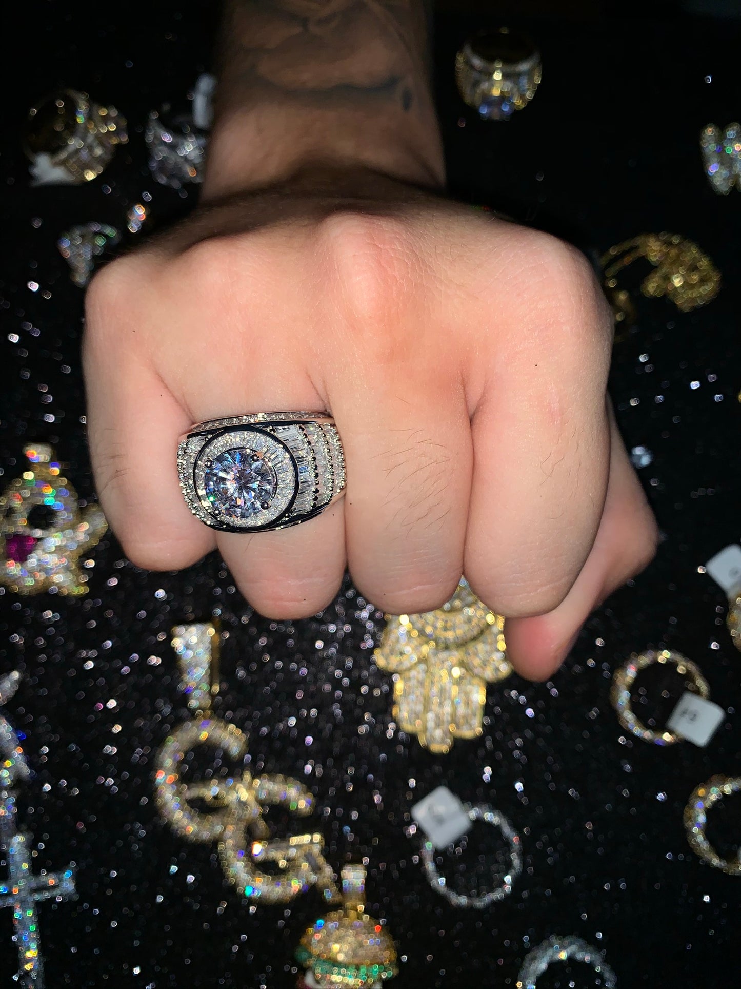 Anillo piedra grande, oro blanco laminado iced out, (4 micras)