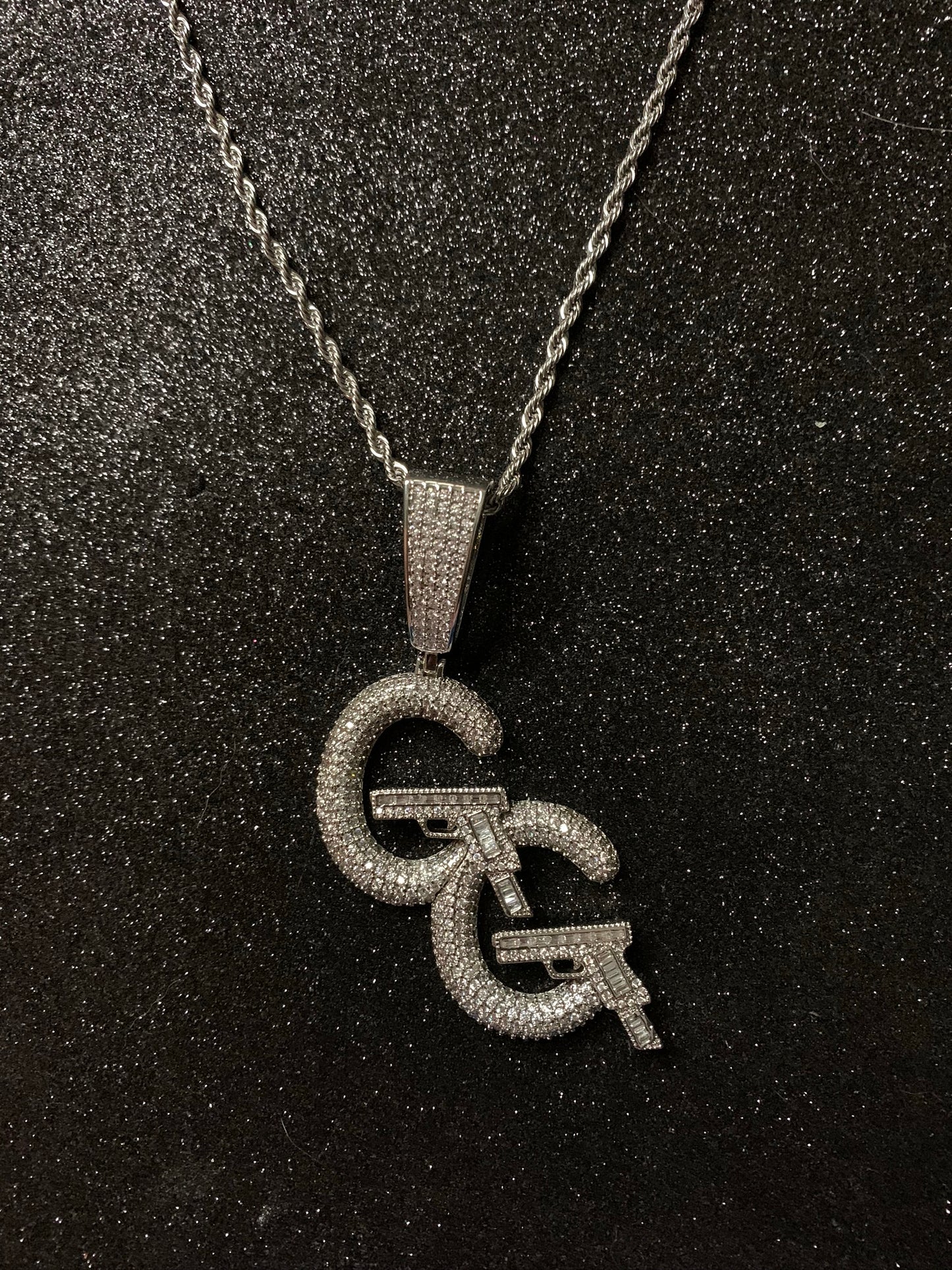 Dije de GG, laminado en oro 18k, (4 micras)