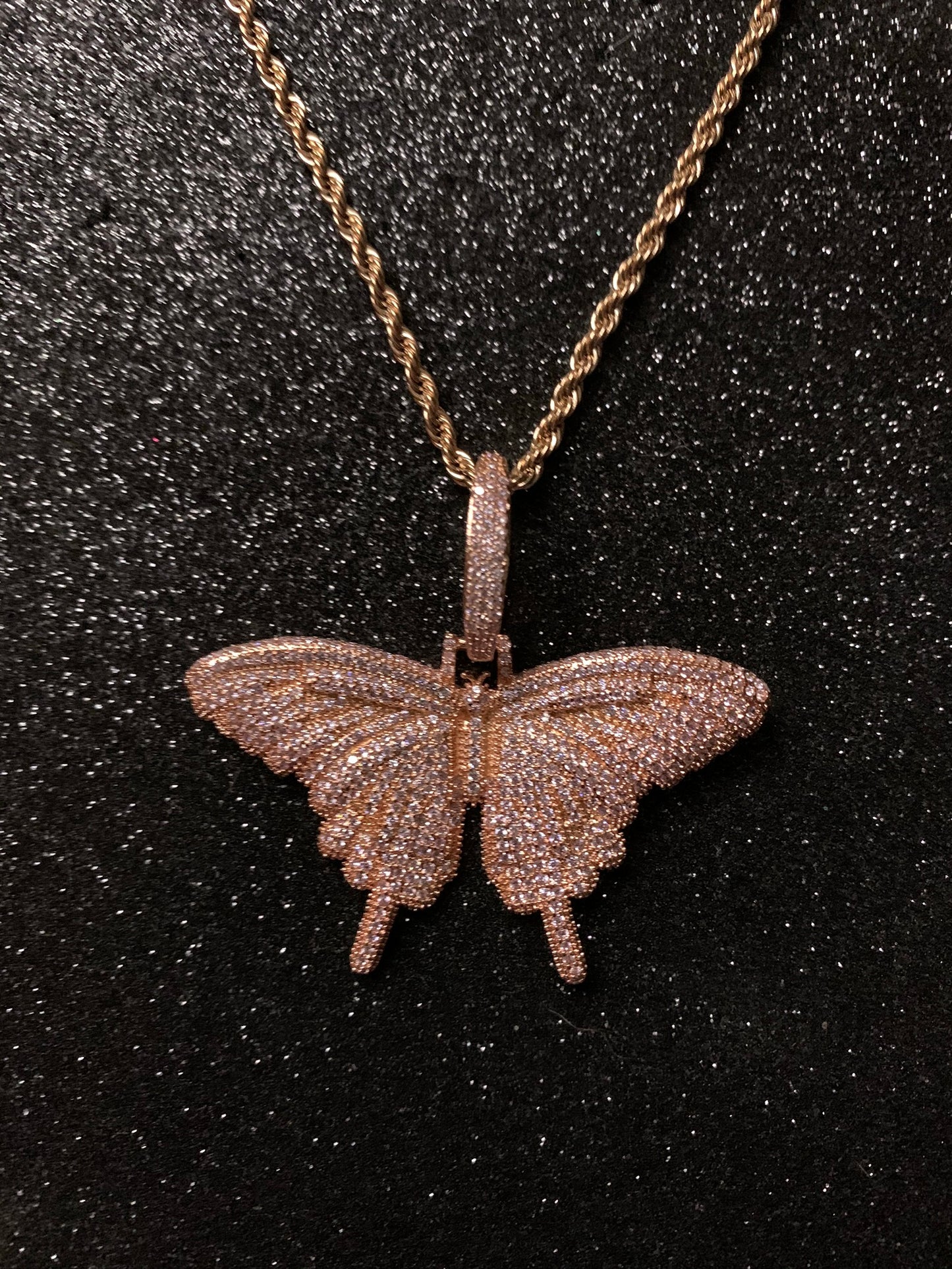 Dije de mariposa rose gold, laminado en oro rosa 18k, (4 micras)