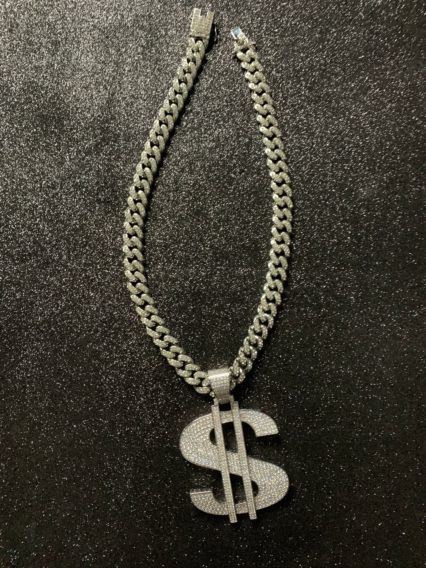 Dije de signo de dinero con cadena cuban link, laminado en oro 18k (4 micras)