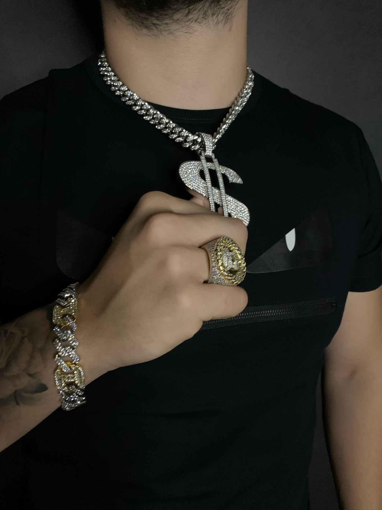 Dije de signo de dinero con cadena cuban link, laminado en oro 18k (4 micras)