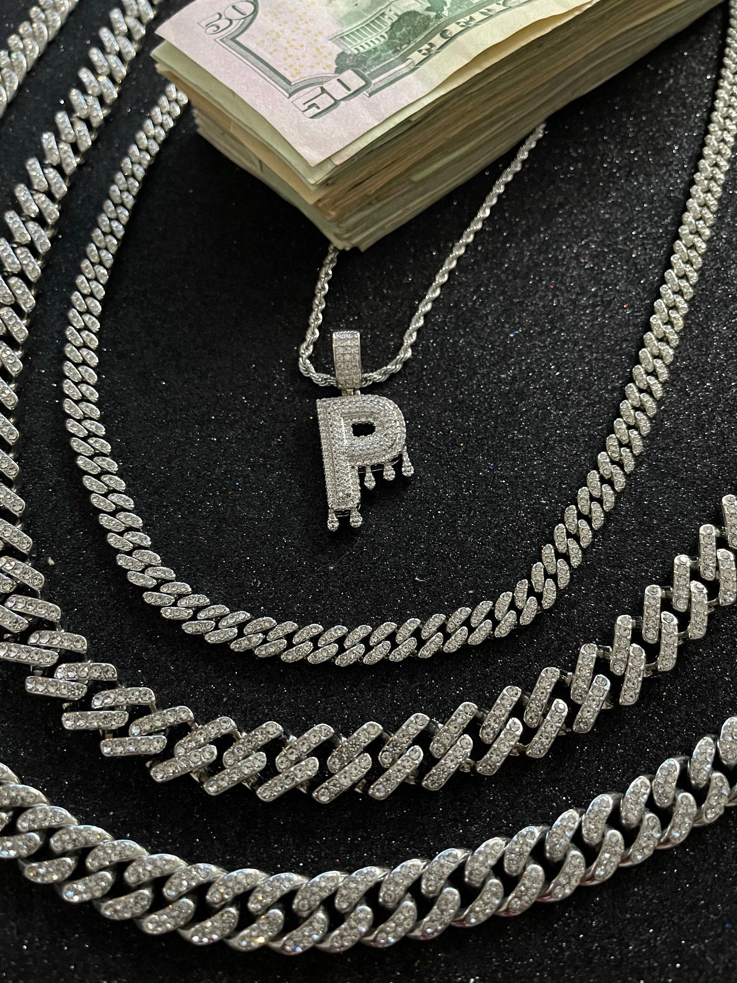 Promoción de letra con cadena torzal de regalo