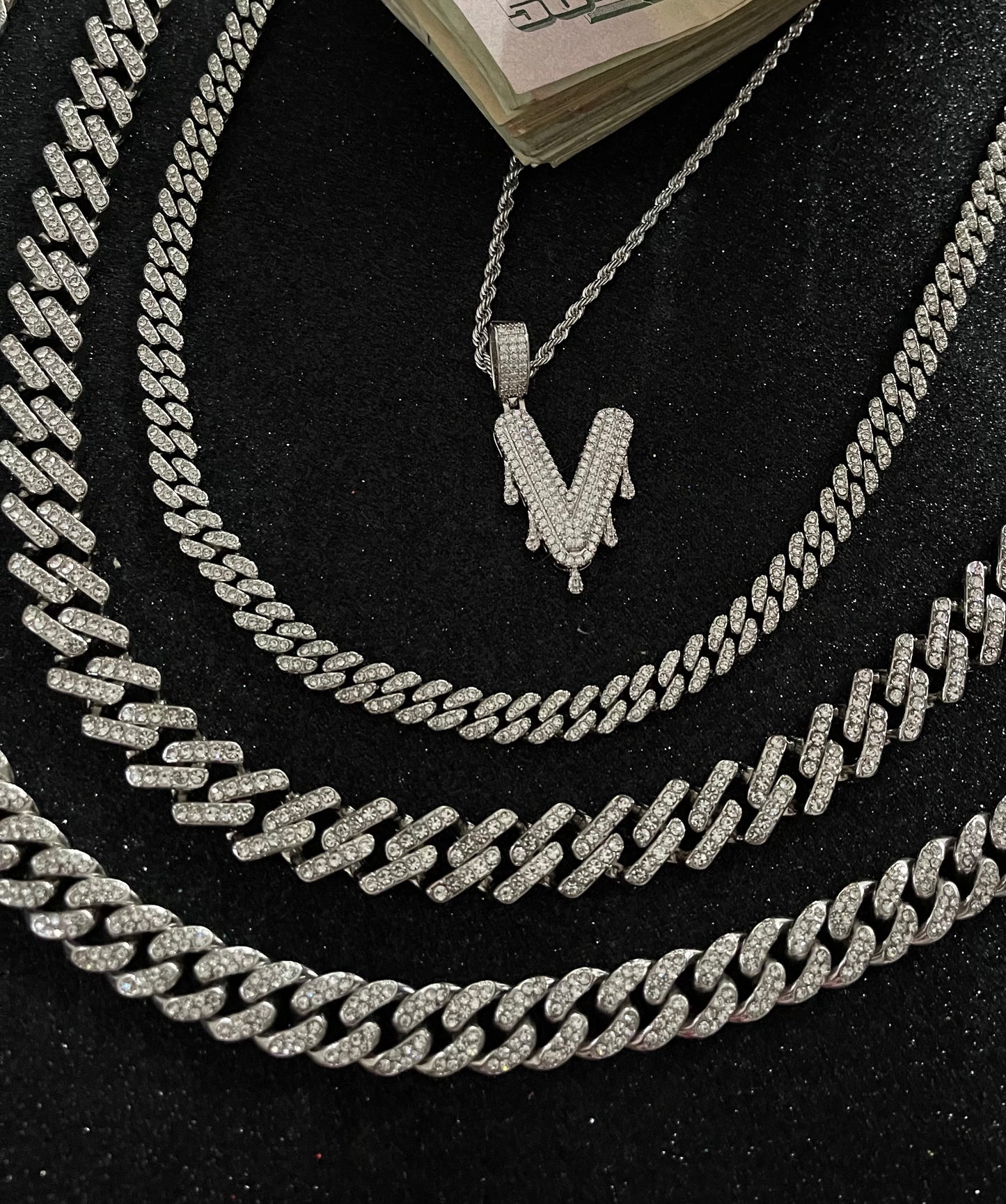 Promoción de letra con cadena torzal de regalo