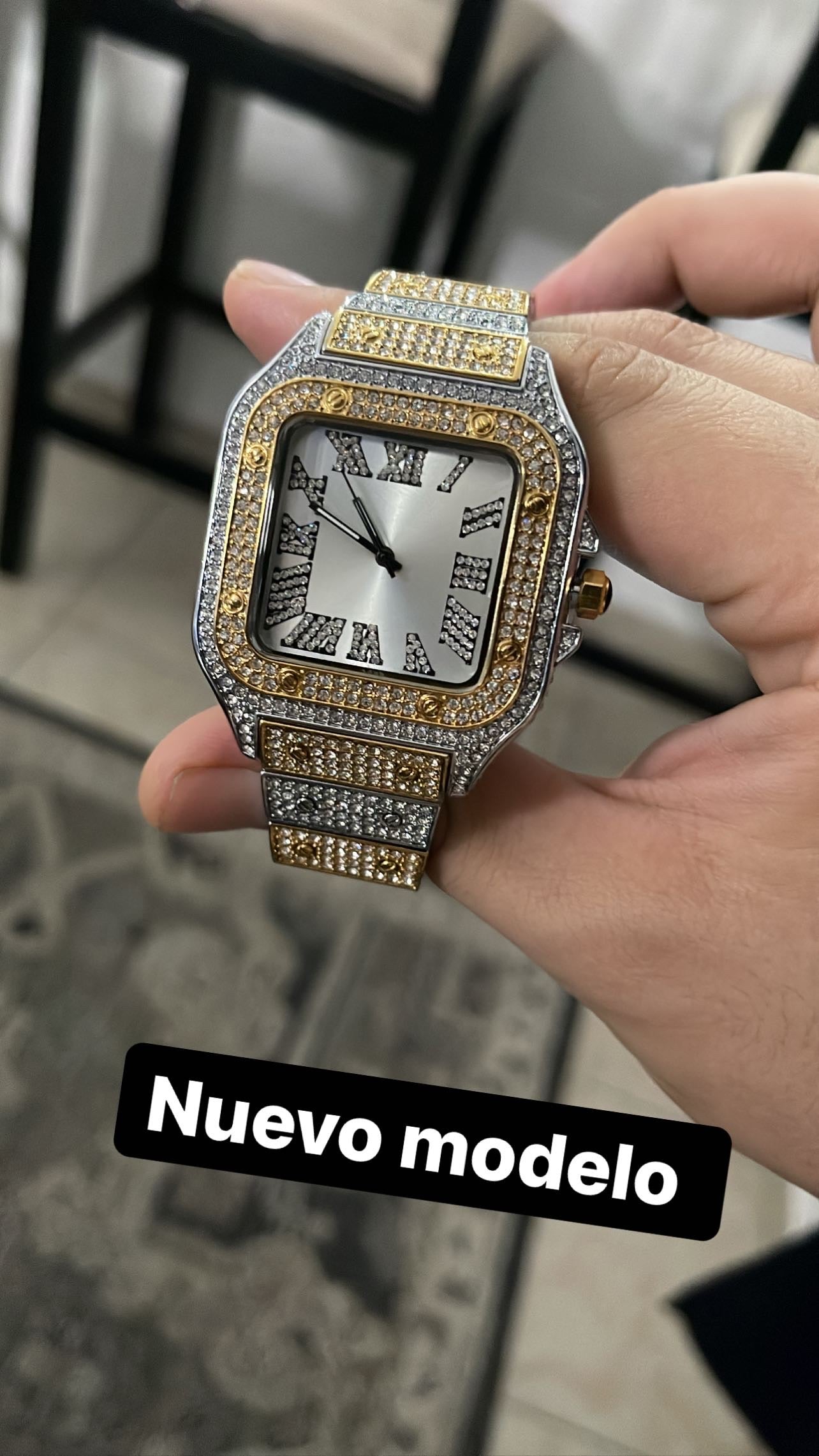 de Reloj Square CRTR type reloj white and gold Silver background