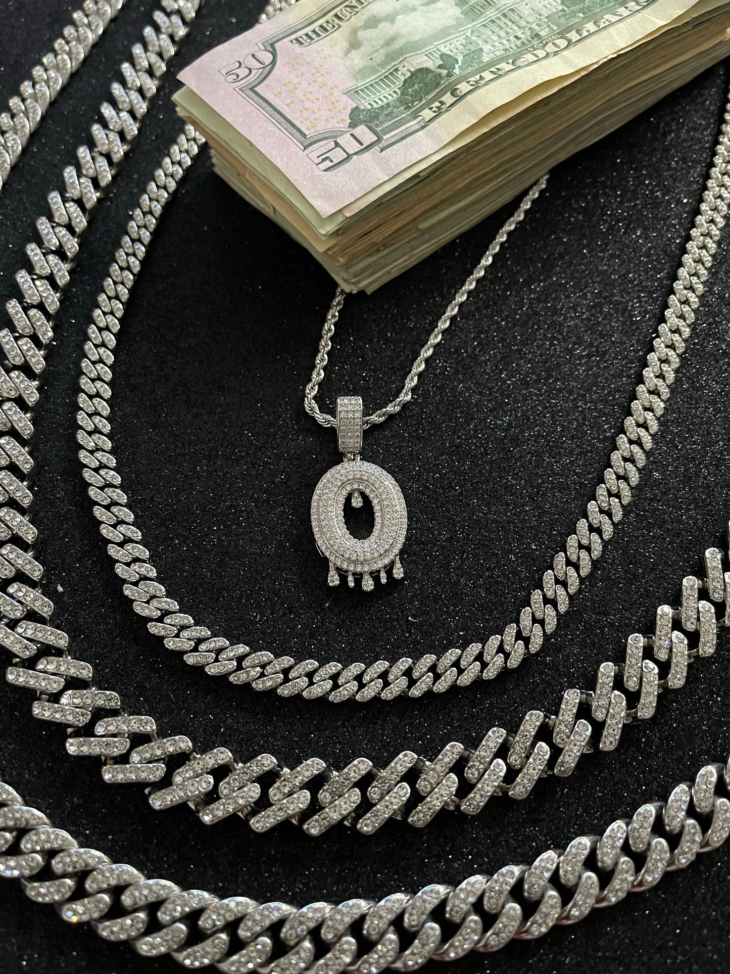 Promoción de letra con cadena torzal de regalo