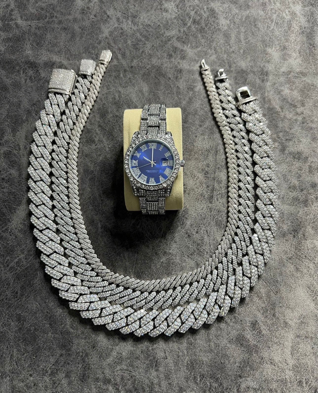 Reloj swiss style fondo azul laminado en oro blanco