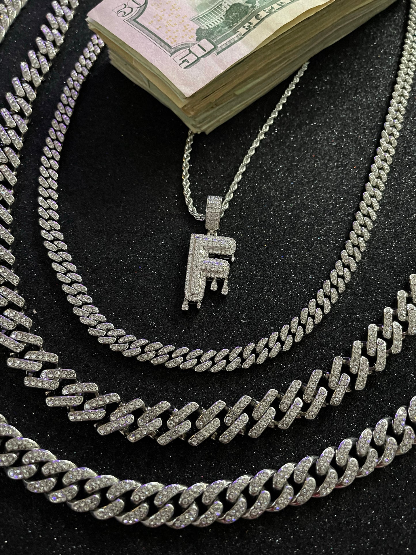 Promoción de letra con cadena torzal de regalo