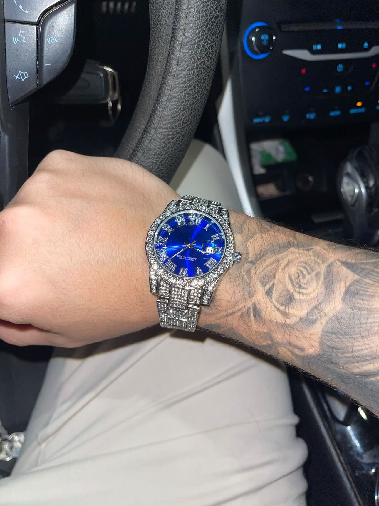 Reloj swiss style fondo azul laminado en oro blanco