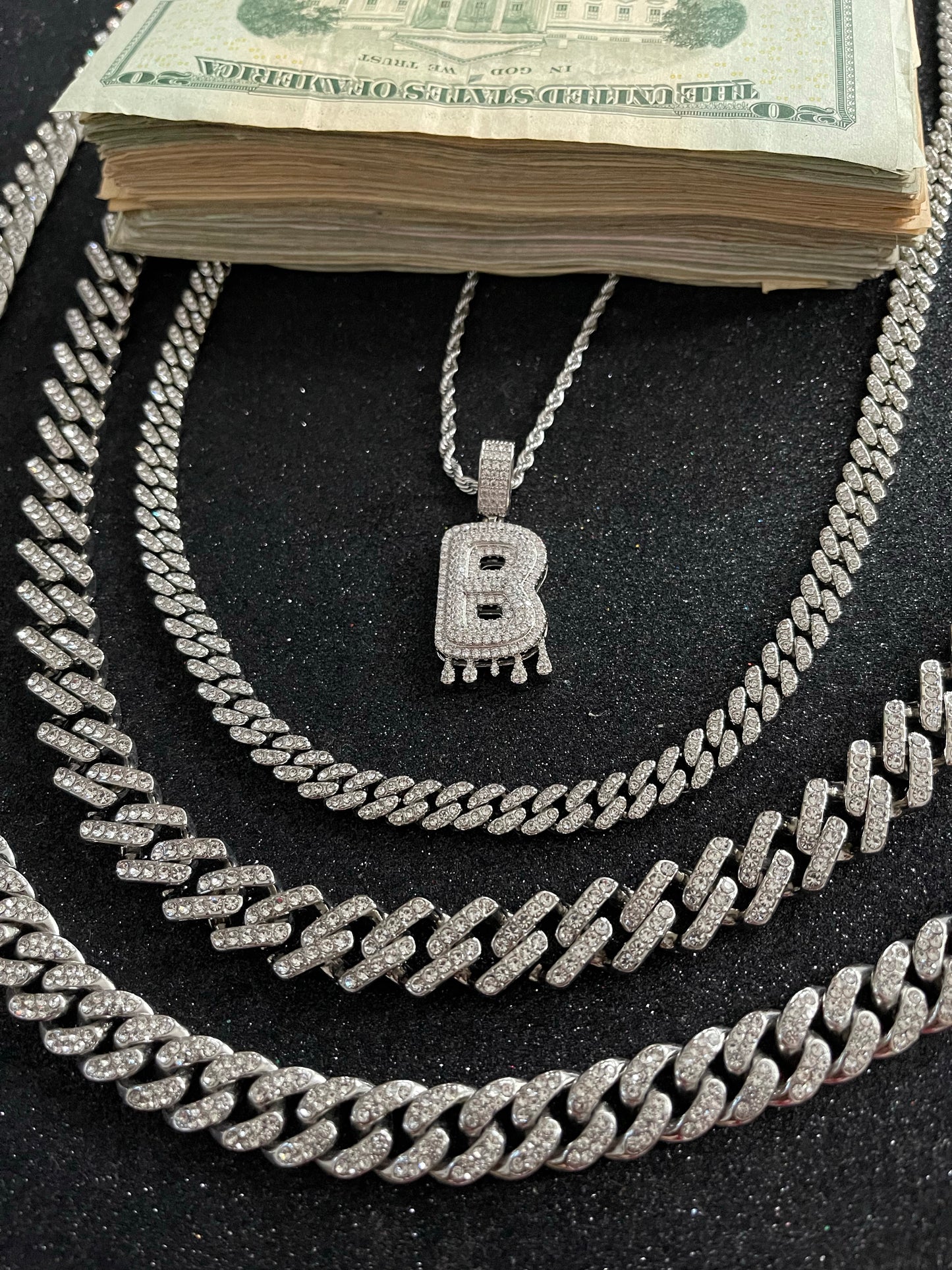 Promoción de letra con cadena torzal de regalo