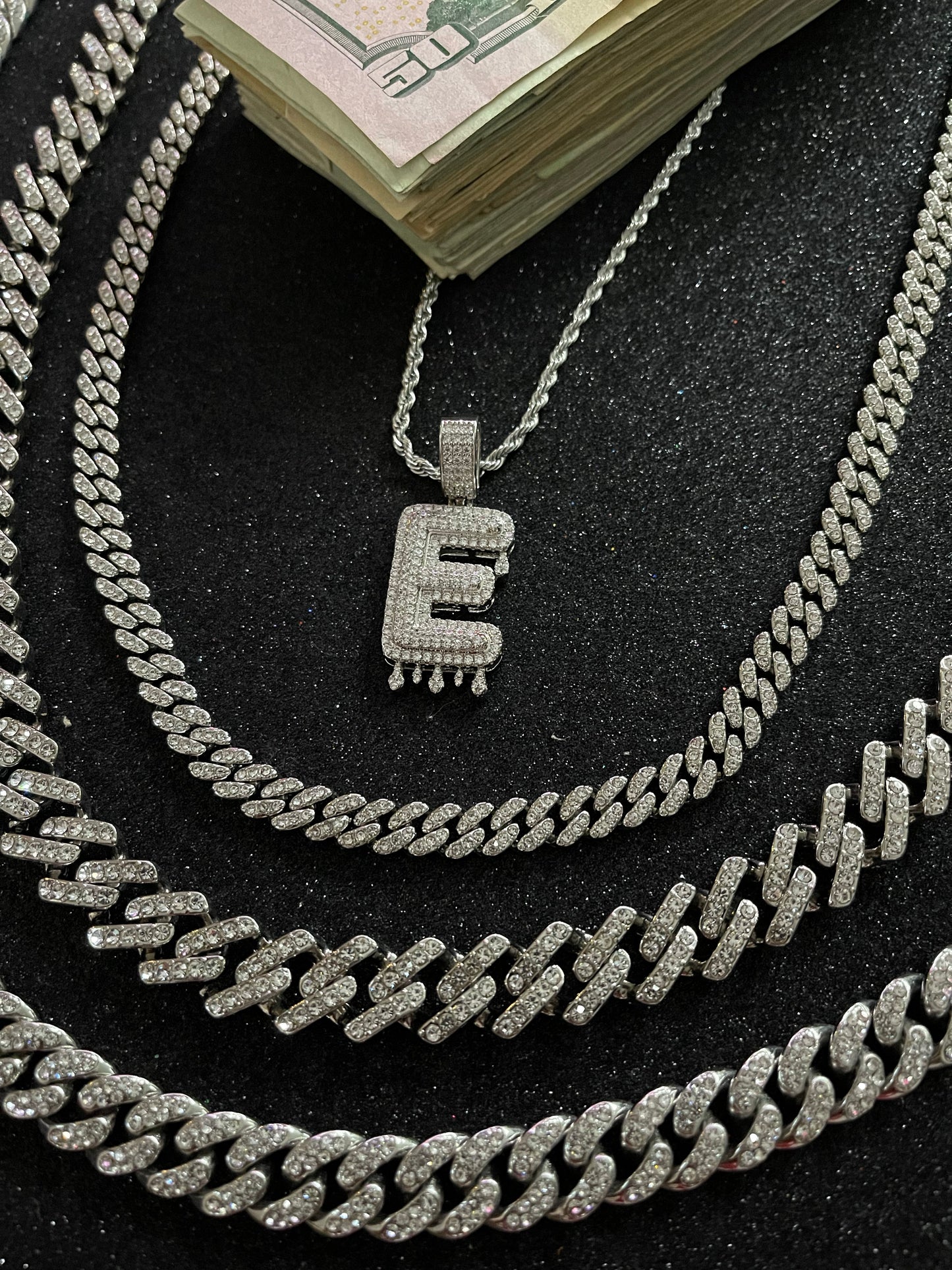 Promoción de letra con cadena torzal de regalo