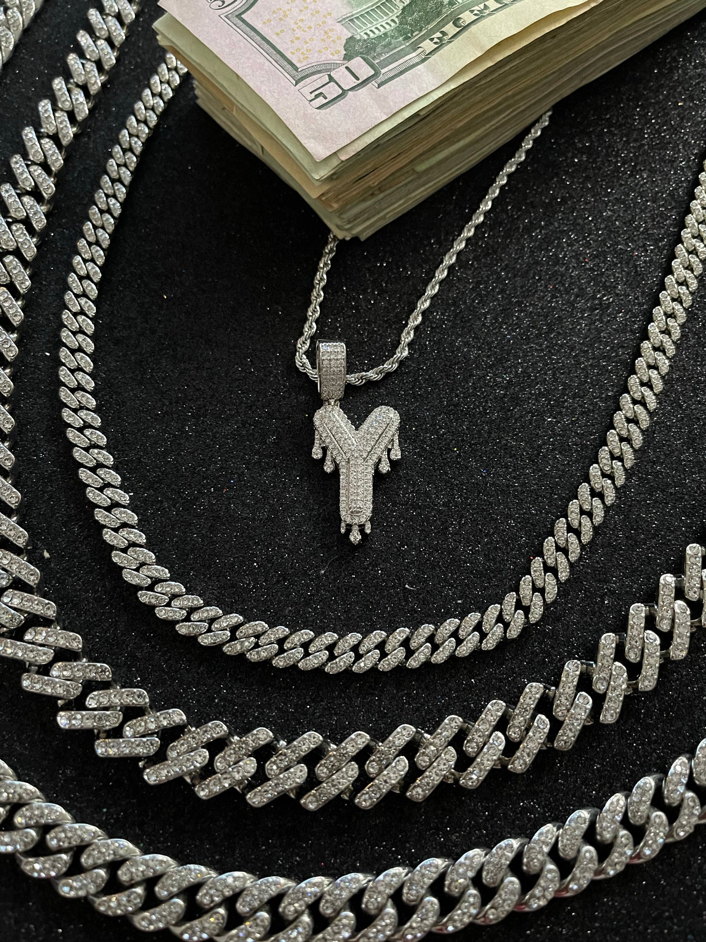 Promoción de letra con cadena torzal de regalo
