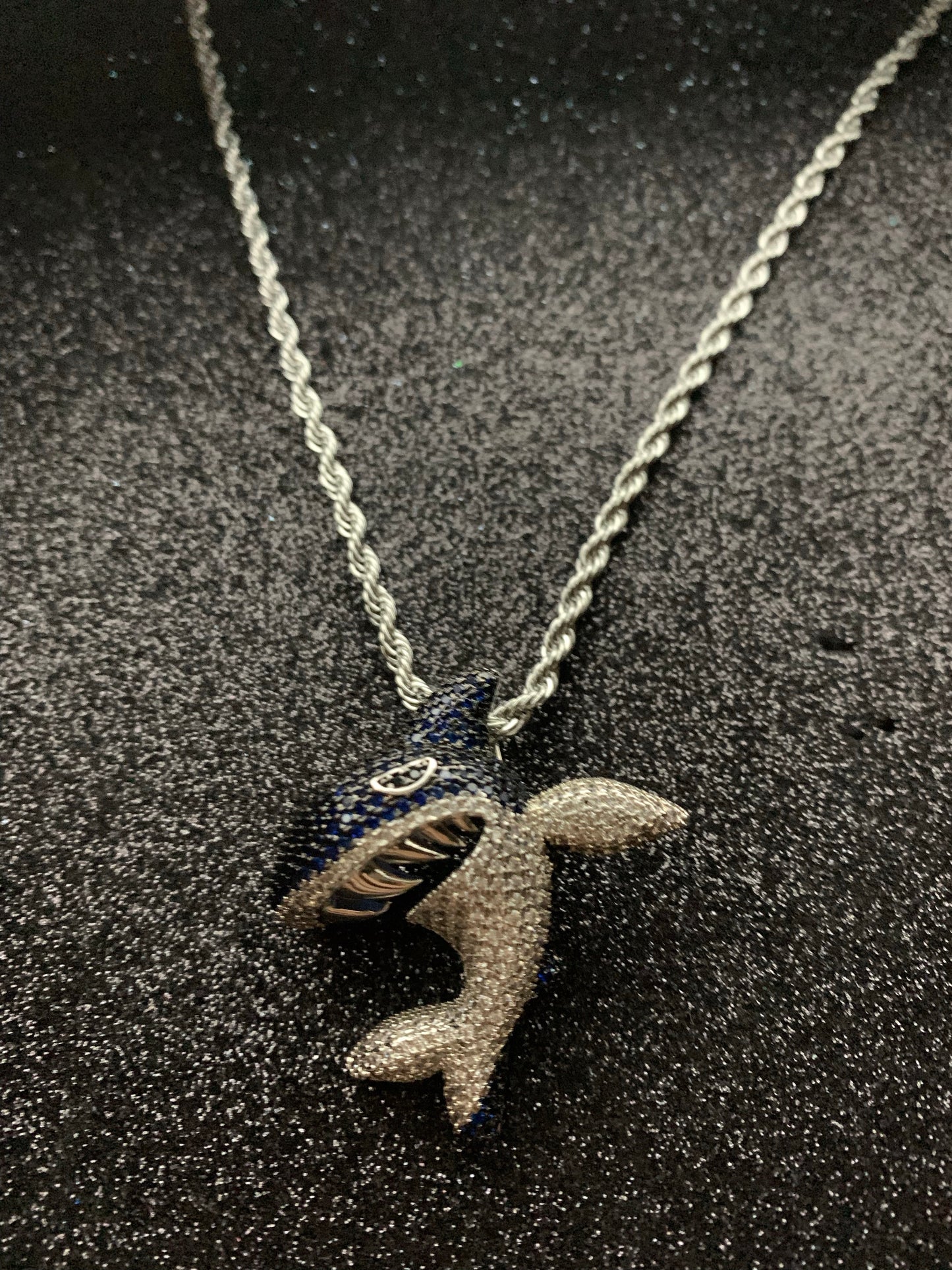 Dije de corazón con signo de Dollar, oro laminado 18k (5 micras)