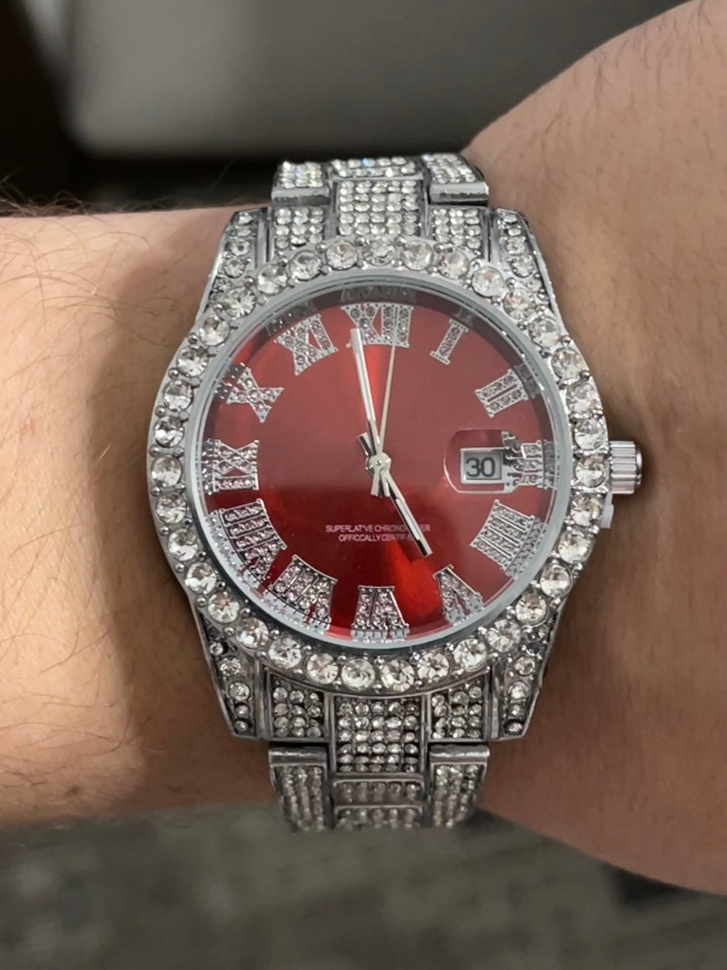 Reloj swiss style white gold fondo rojo laminado en oro blanco 18k (22 micras)