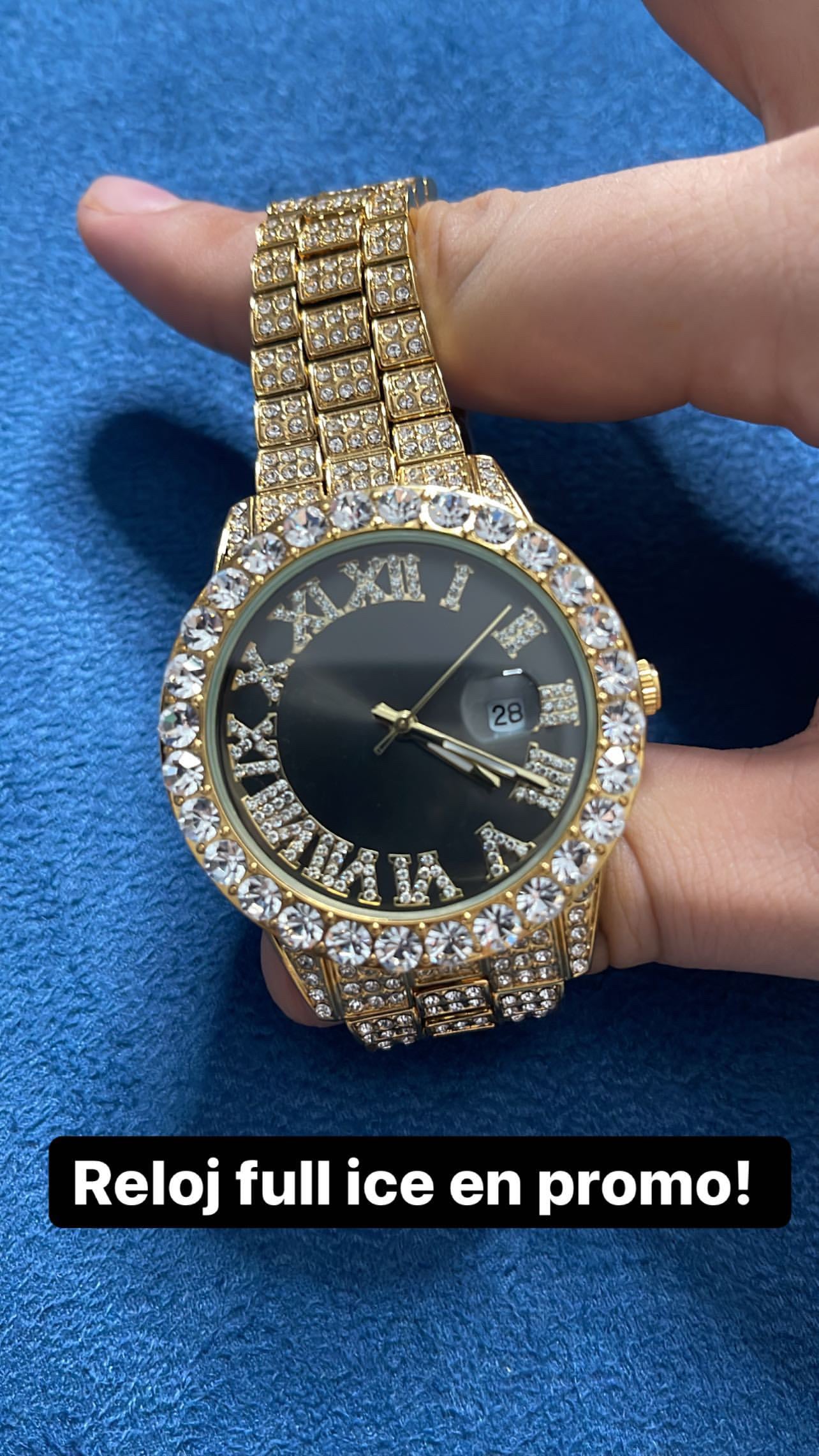 Reloj golden and black full ice con incrustaciones de circonita cubica (CZ)