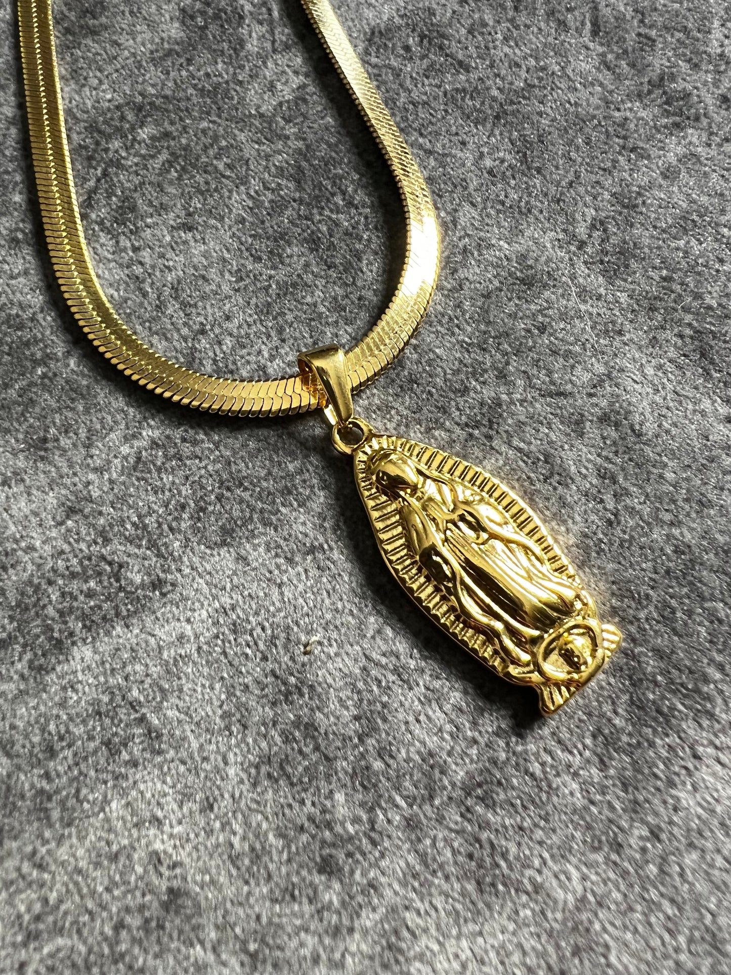 Dije de Virgen con Cadena corte panza de víbora (50 cm)