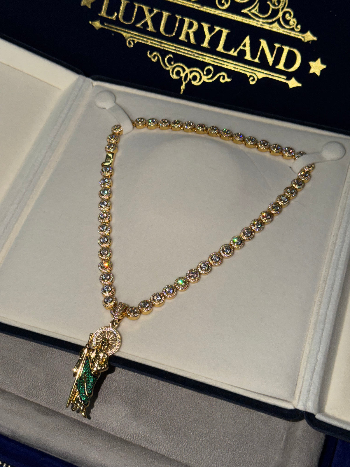 Dije de San Judas Tadeo laminado en oro con cadena tennis circle en promo golden 18k