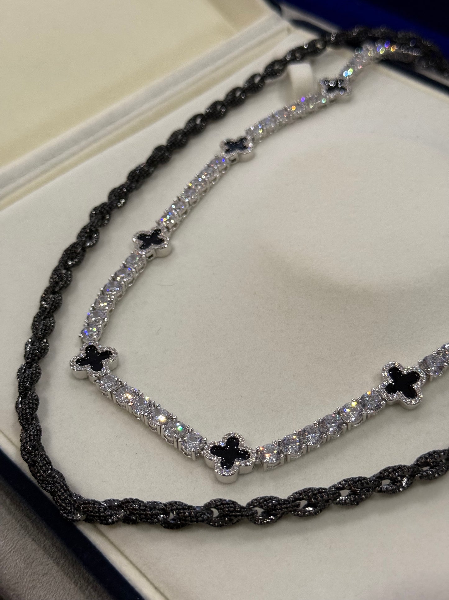 Combo cadena tennis 5mm VC white gold x black + Cadena torzal rope 6mm full black con incrustaciones