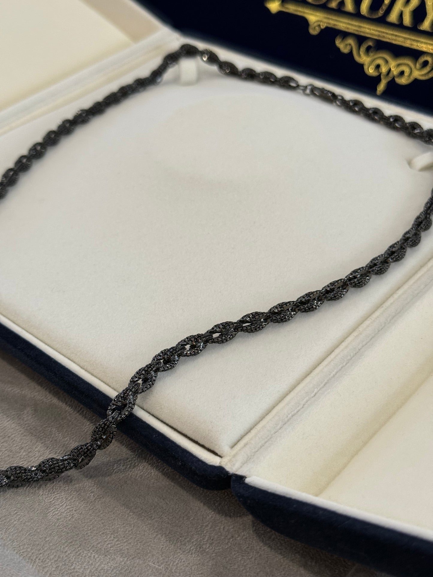 Combo cadena tennis 5mm VC white gold x black + Cadena torzal rope 6mm full black con incrustaciones