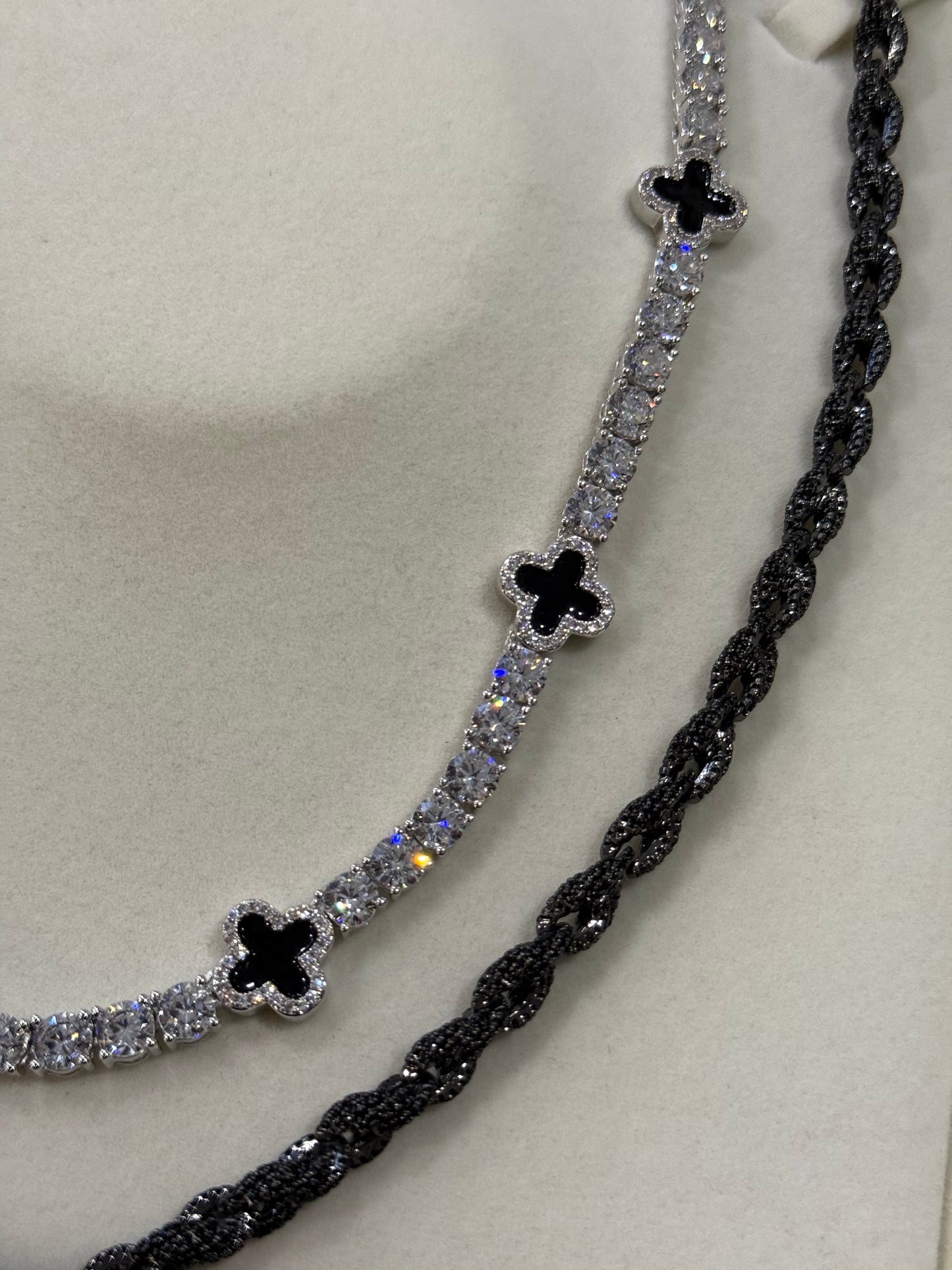 Combo cadena tennis 5mm VC white gold x black + Cadena torzal rope 6mm full black con incrustaciones