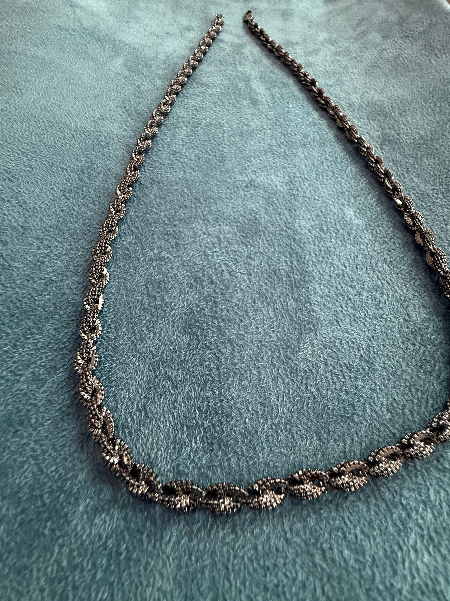 Collar torzal black  laminado en oro de 18 k (22 micras)